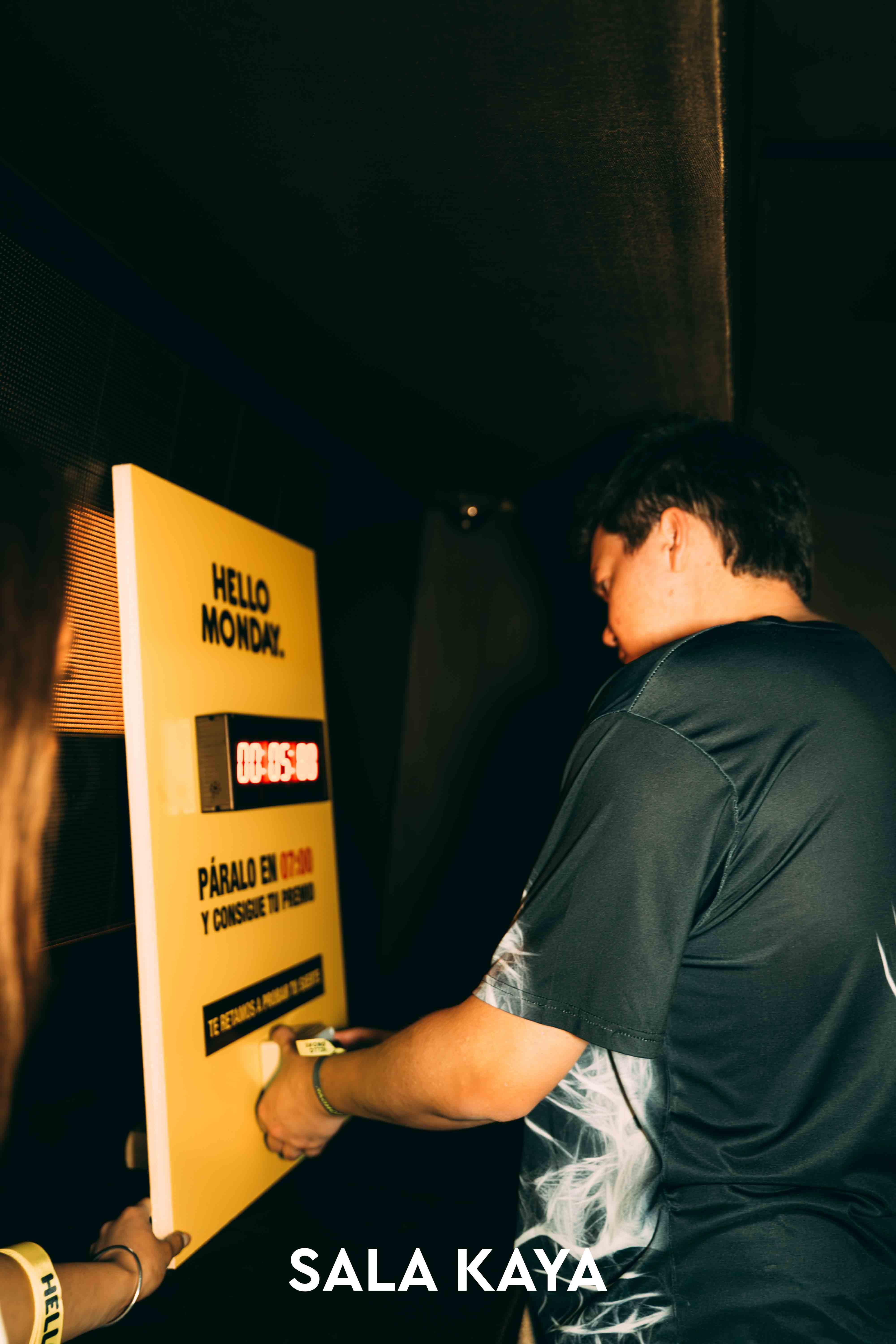 foto de público de HELLO MONDAY