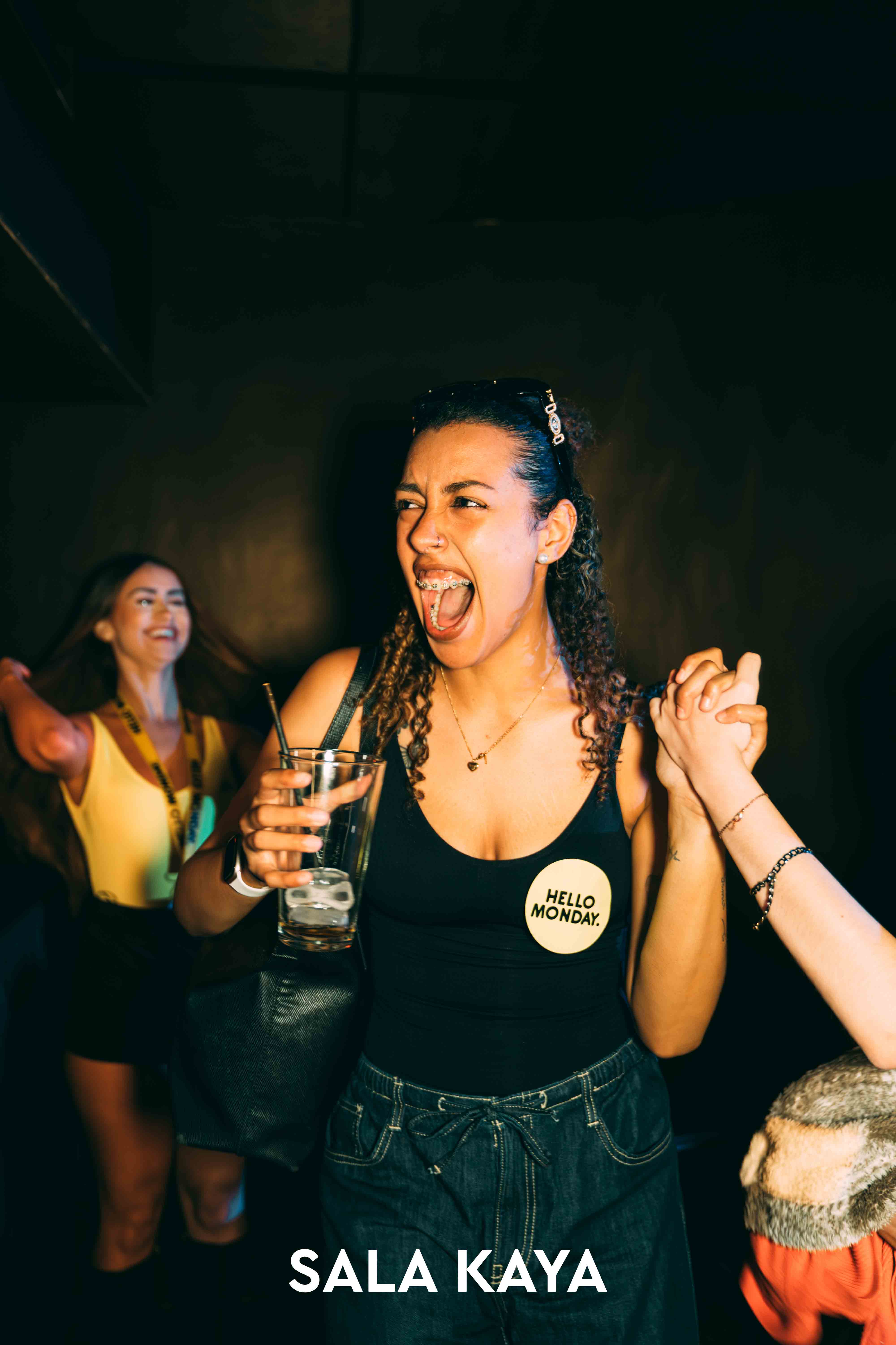 foto de público de HELLO MONDAY