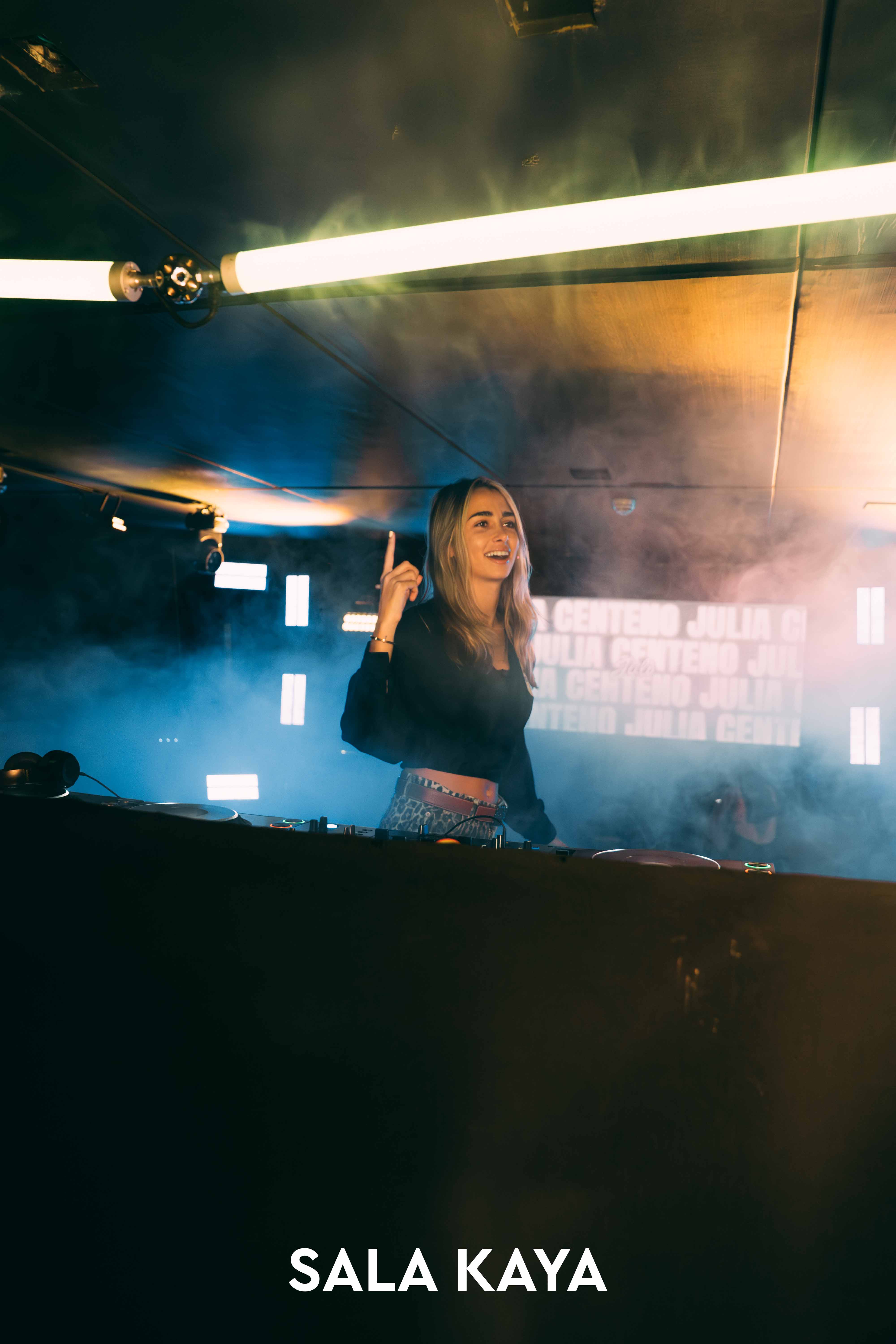 foto de público de HELLO MONDAY