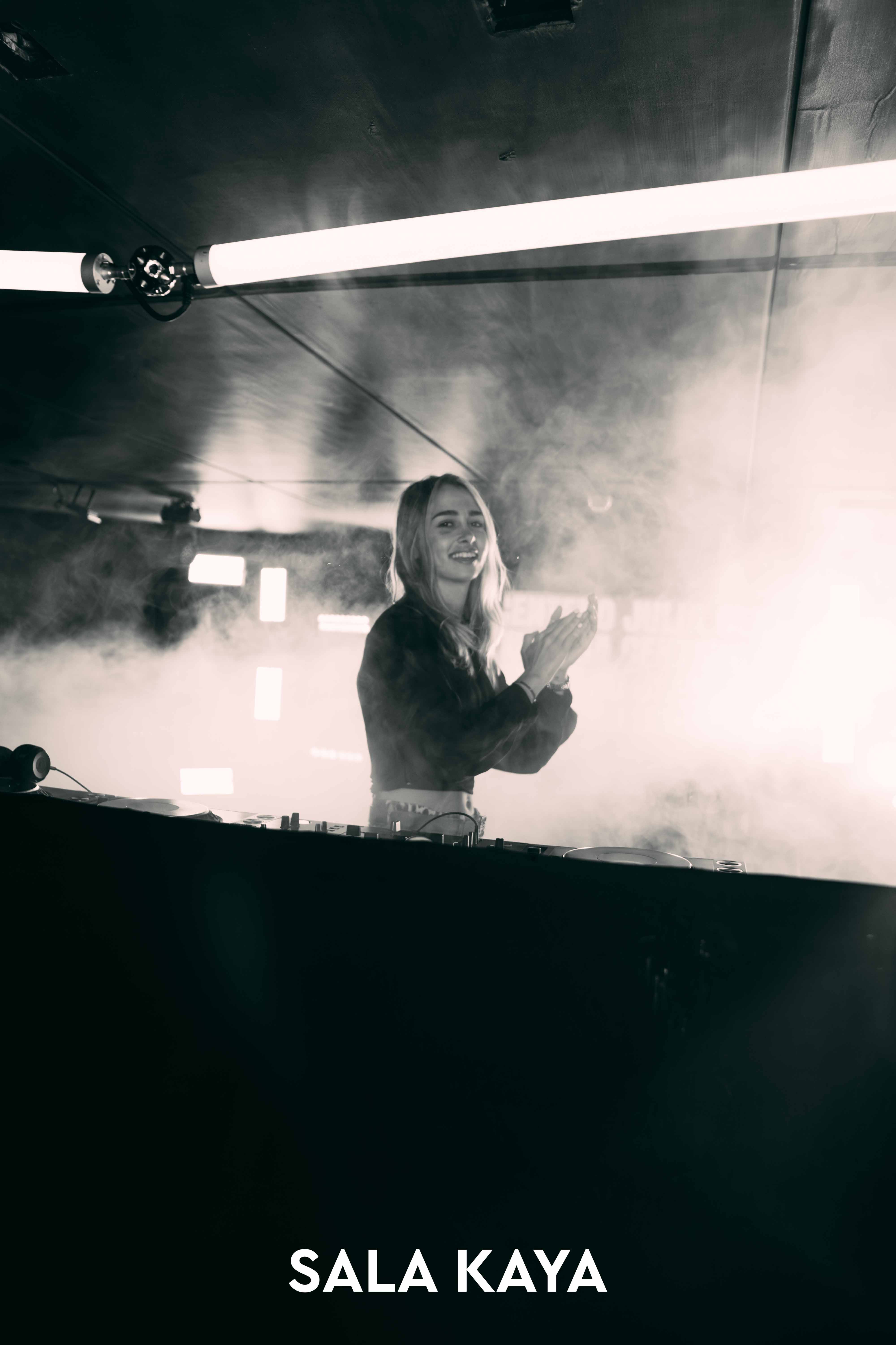 foto de público de HELLO MONDAY