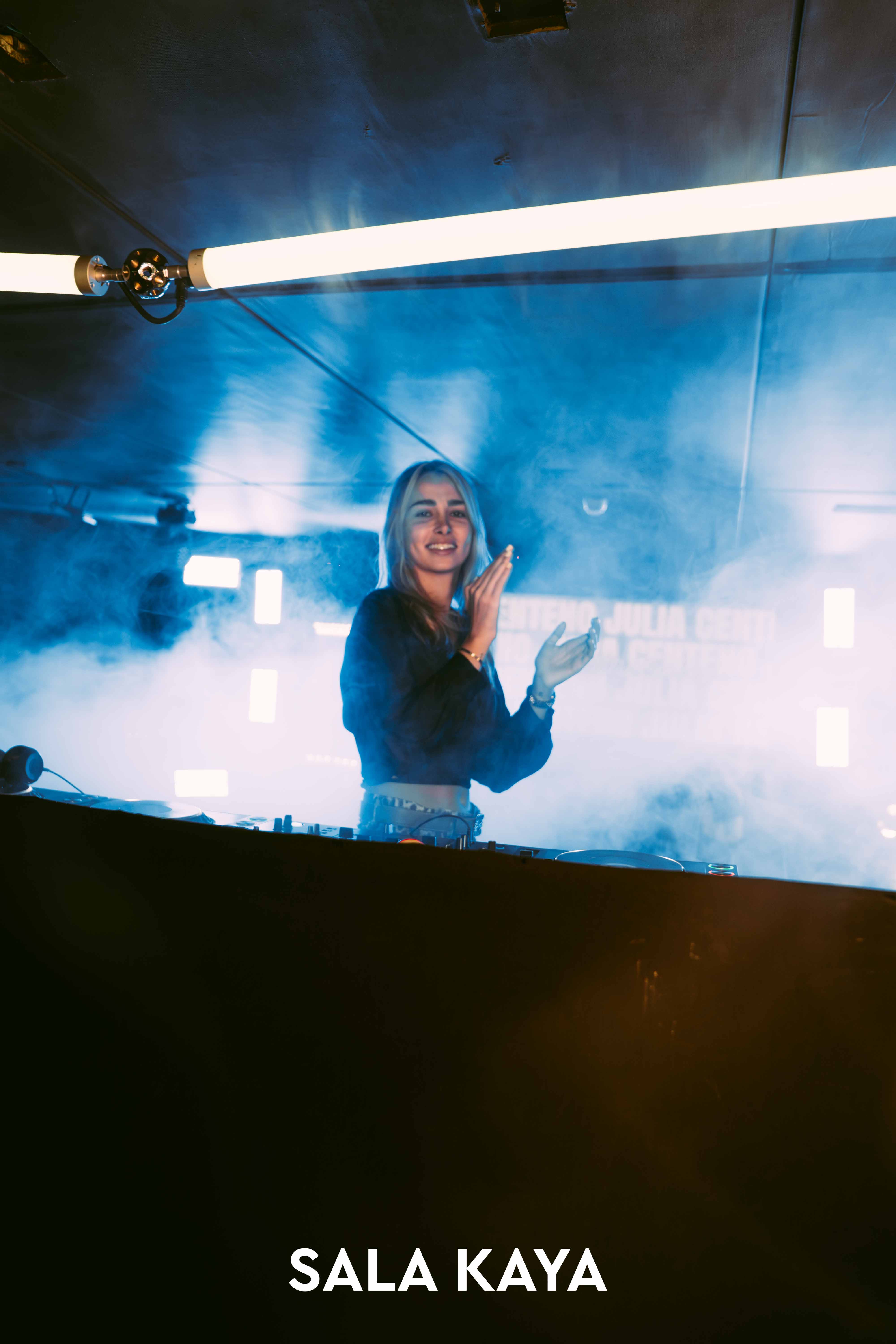 foto de público de HELLO MONDAY