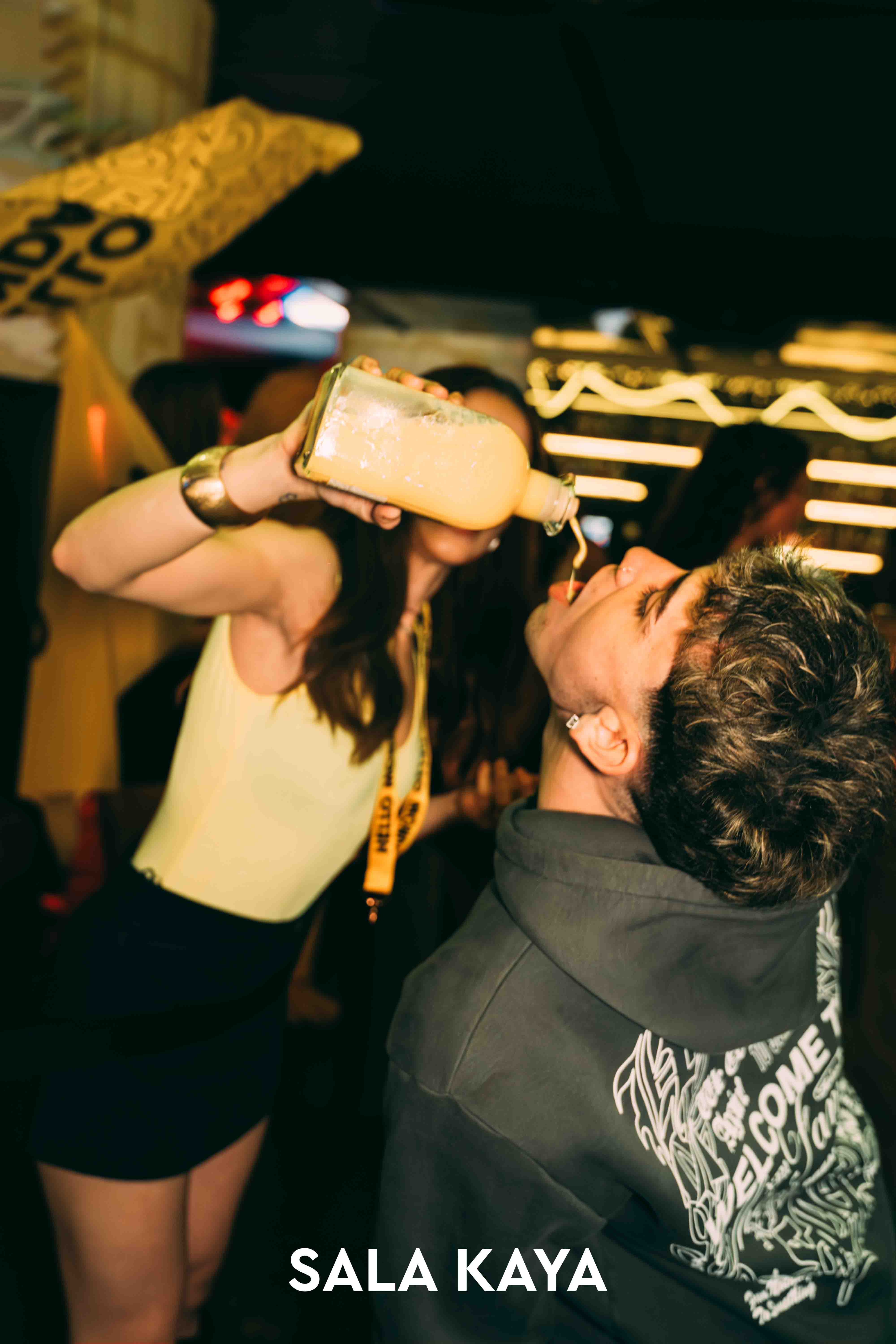 foto de público de HELLO MONDAY