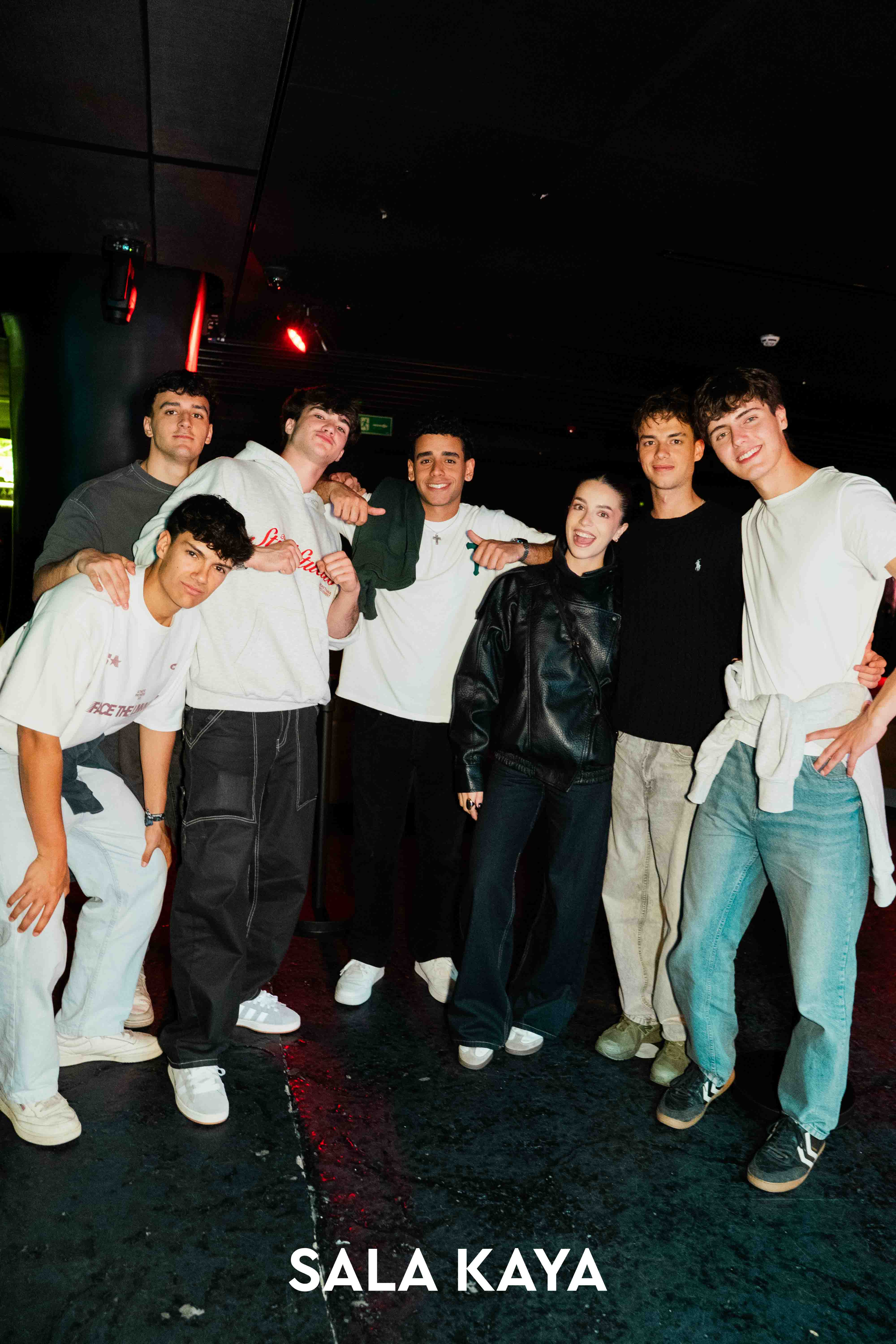 foto de público de HELLO MONDAY