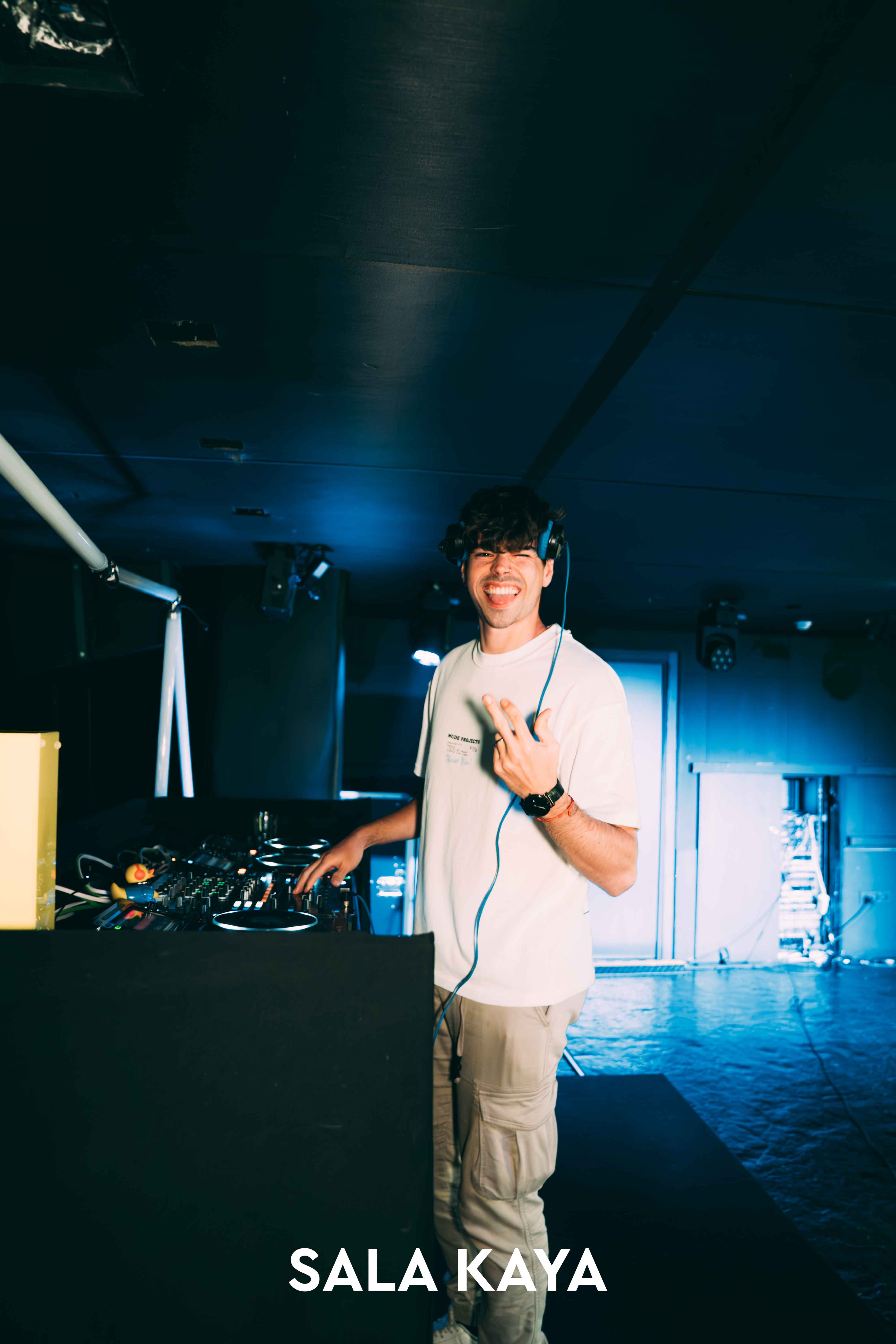 foto de público de HELLO MONDAY