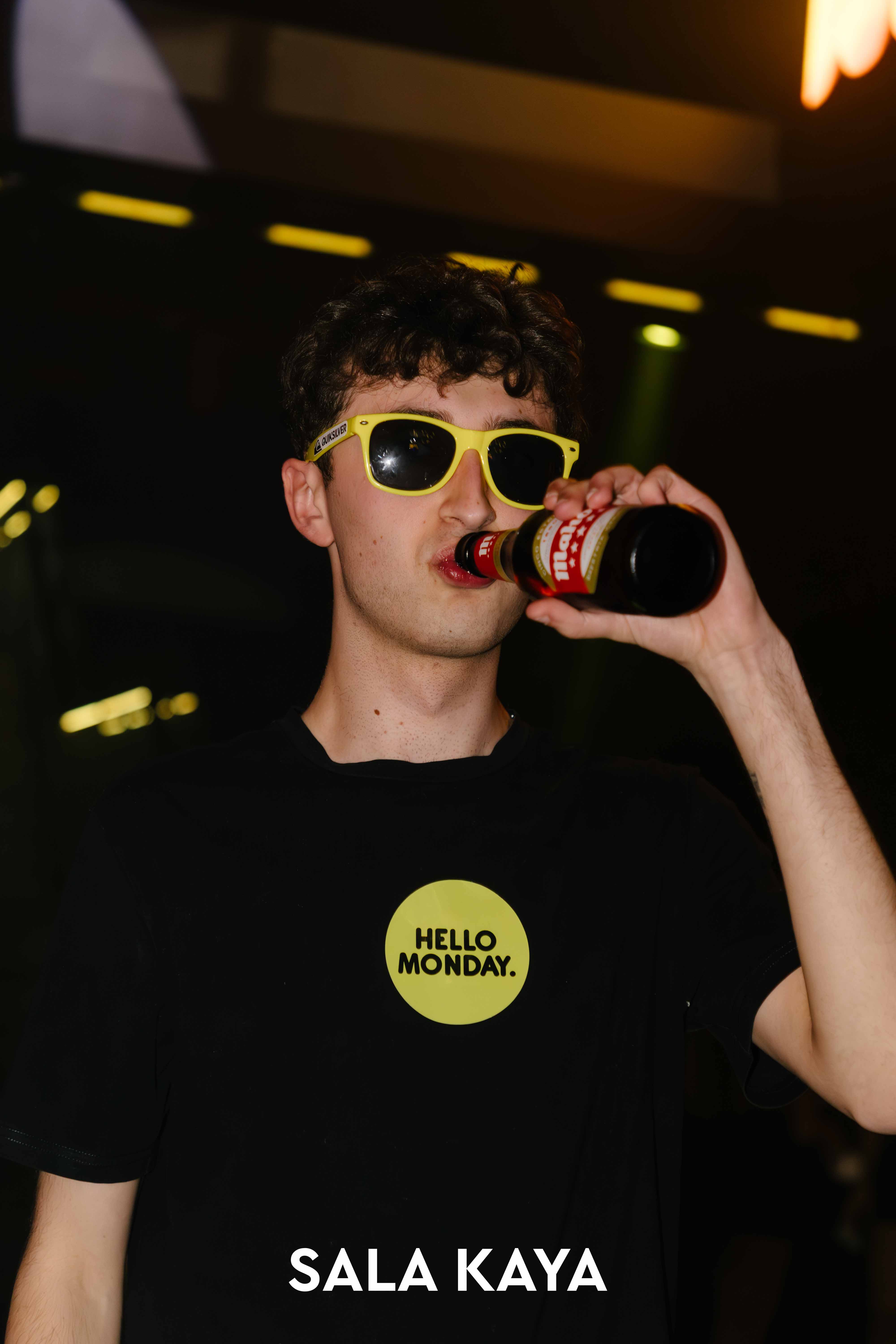 foto de público de HELLO MONDAY