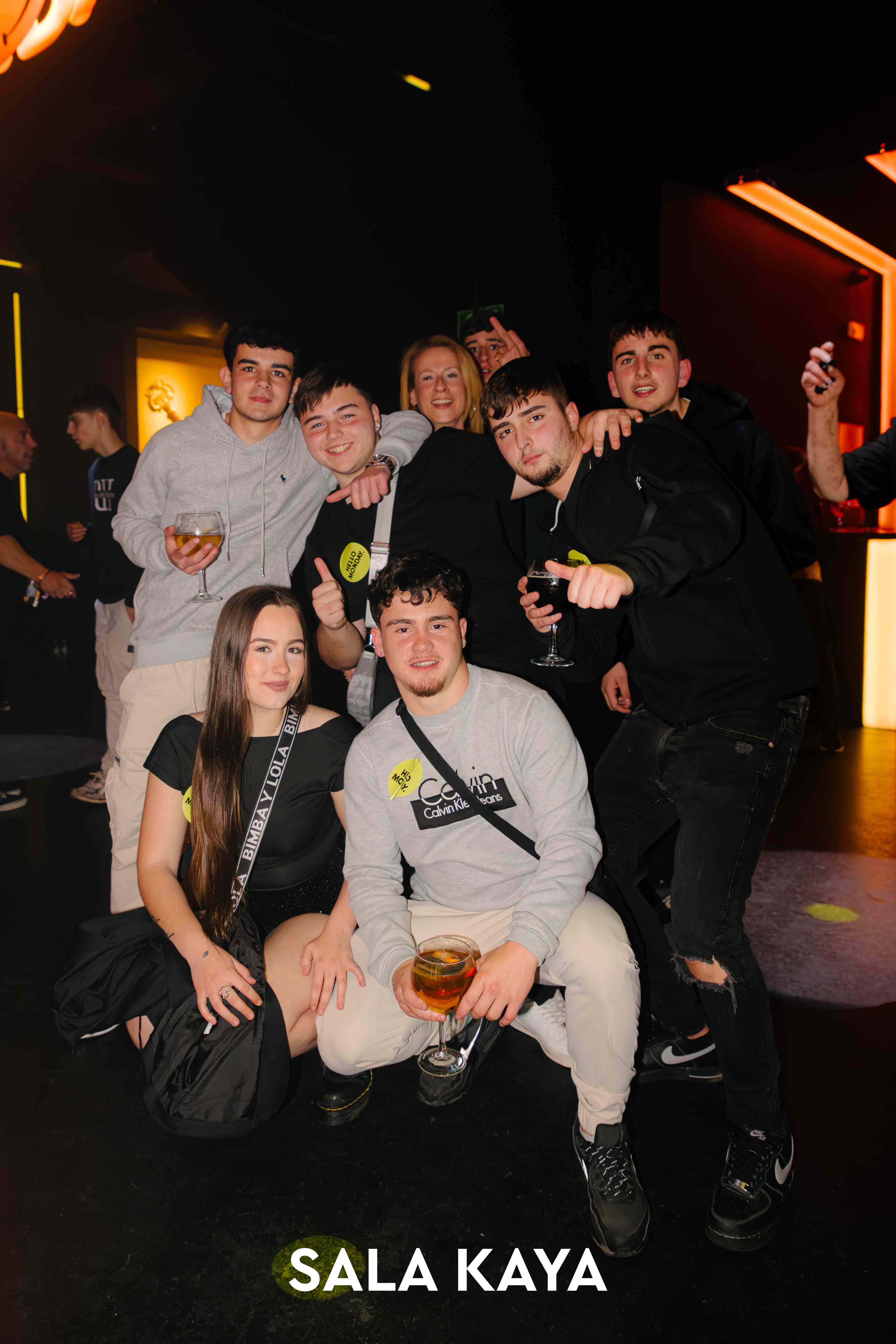 foto de público de HELLO MONDAY