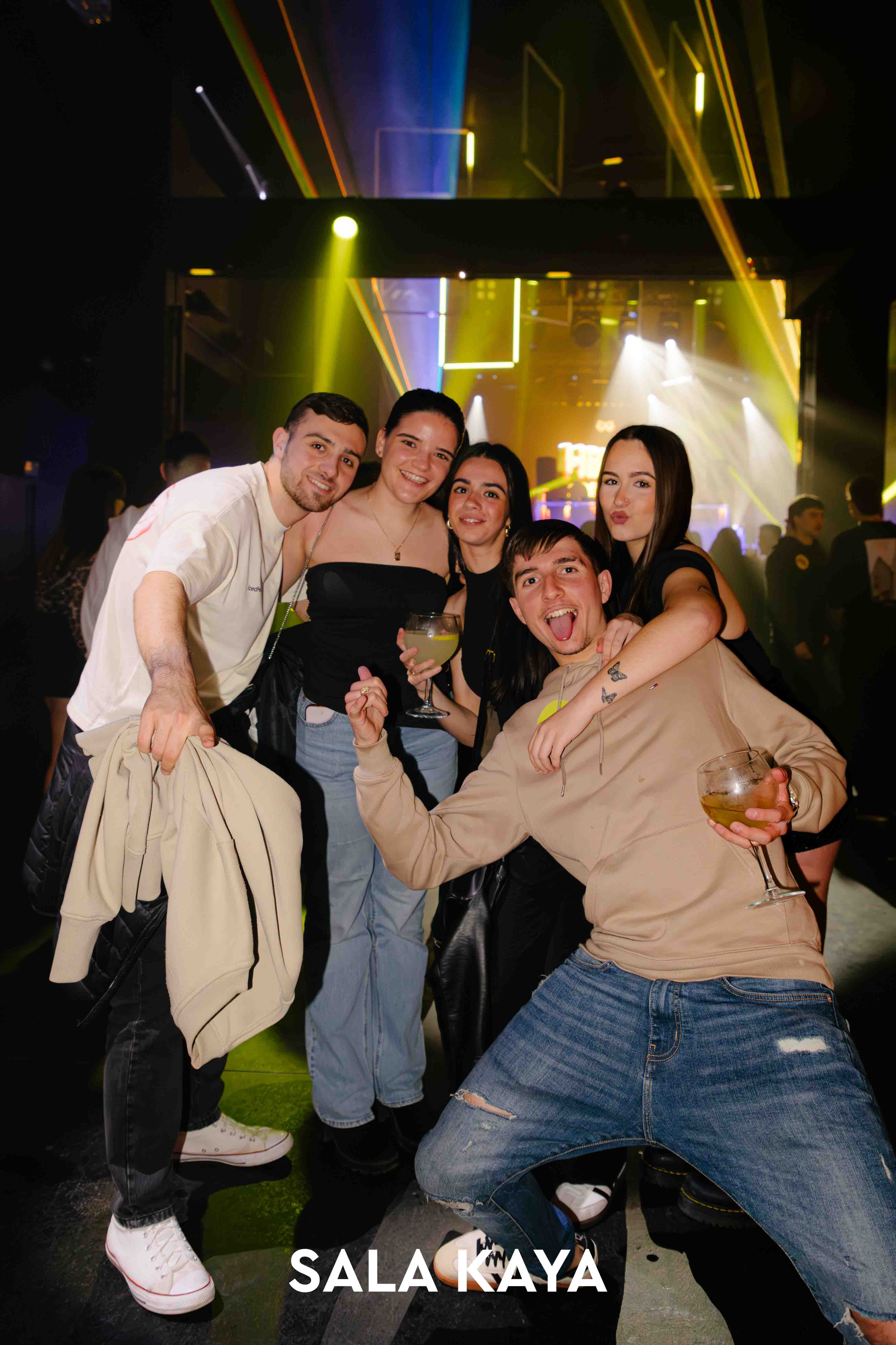 foto de público de HELLO MONDAY