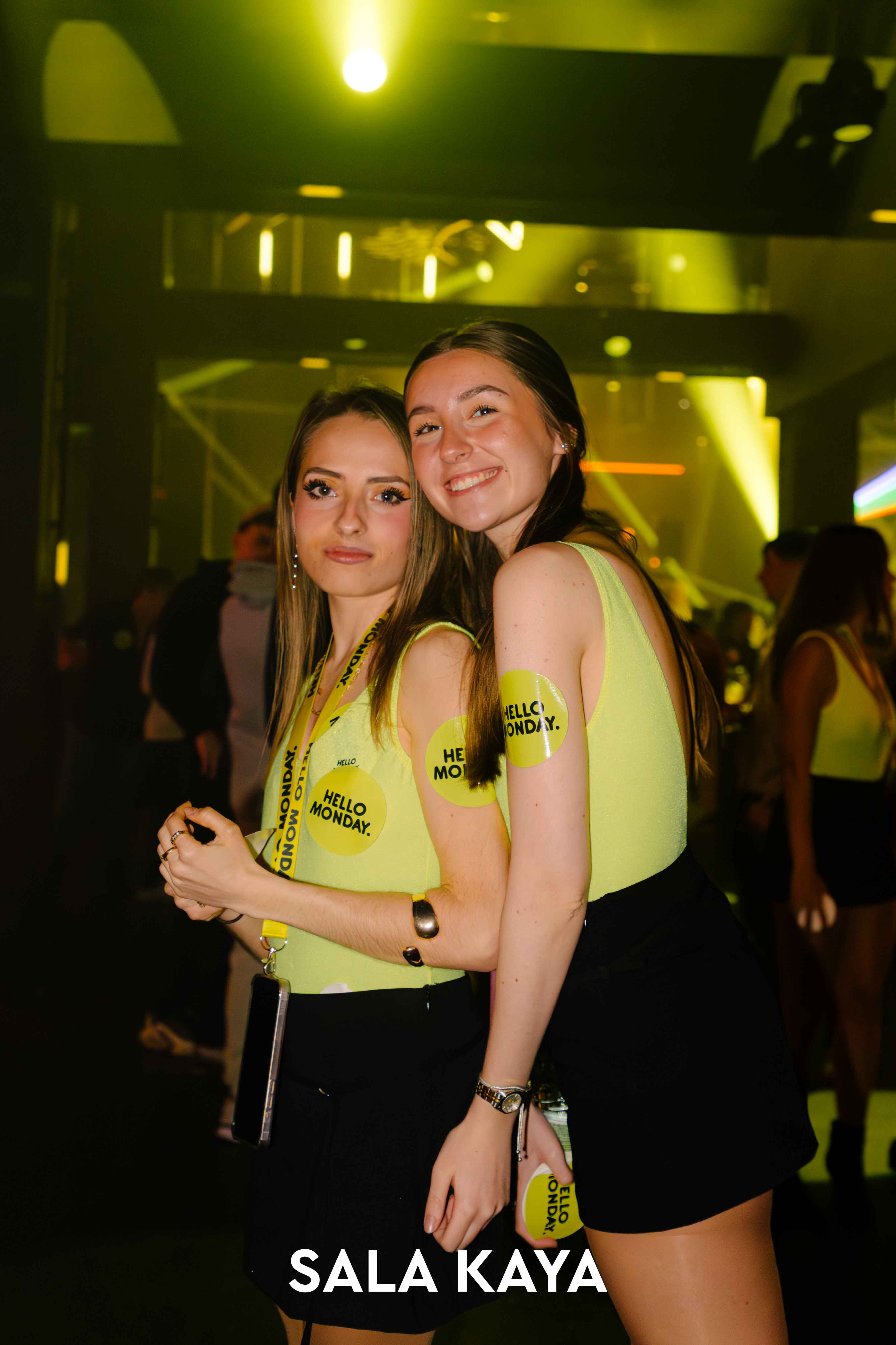 foto de público de HELLO MONDAY