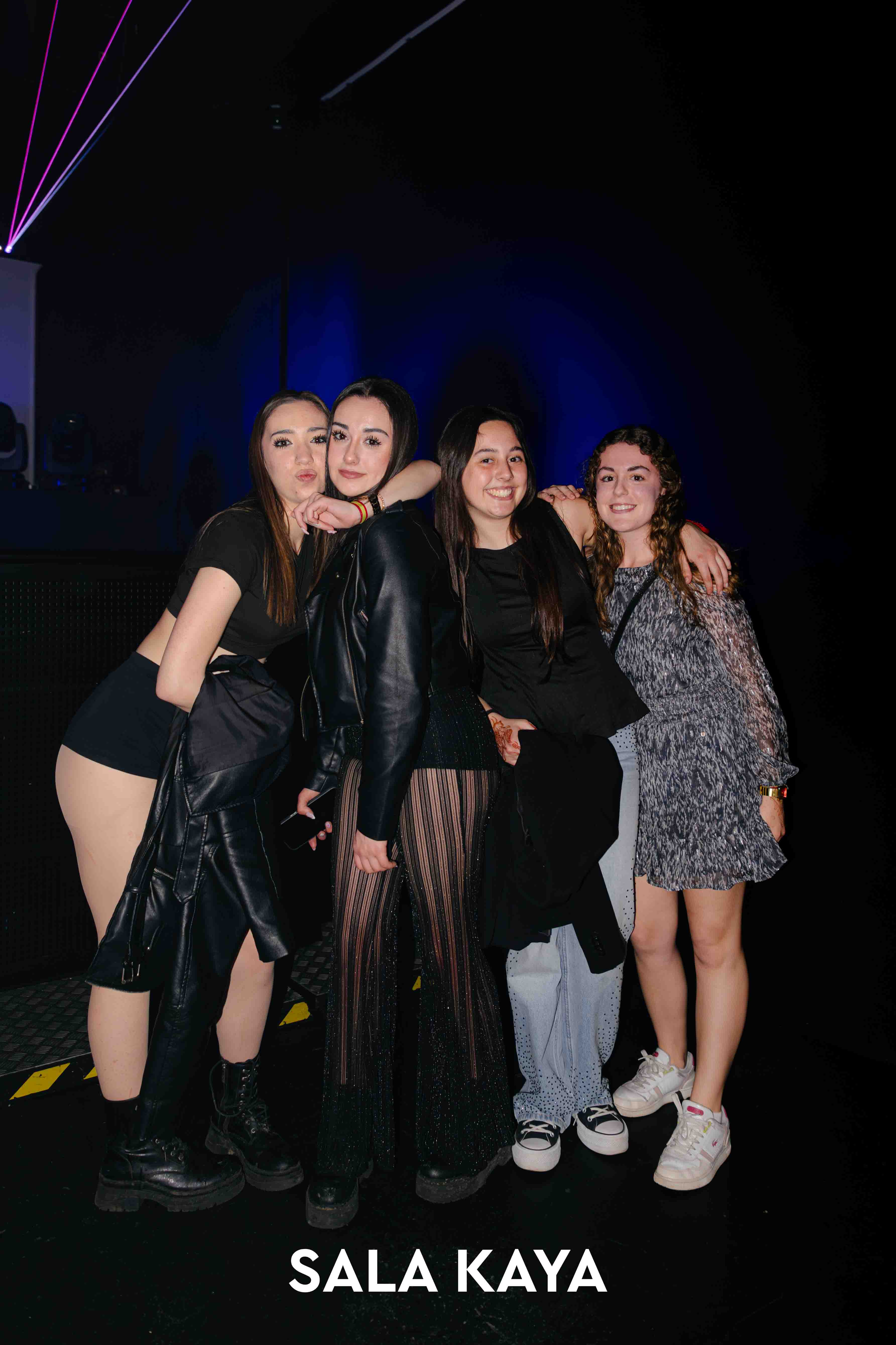 foto de público de HELLO MONDAY