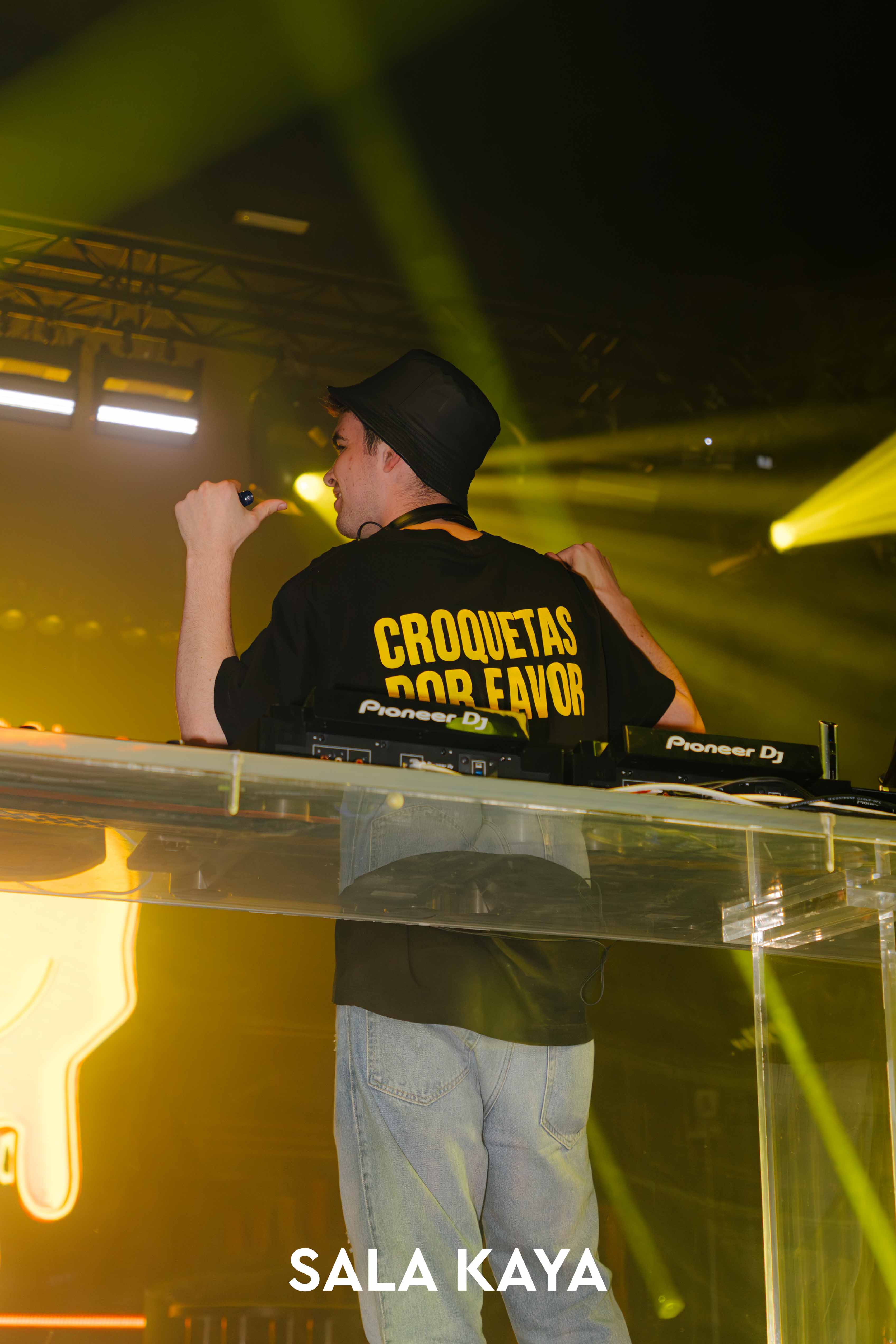 foto de público de HELLO MONDAY