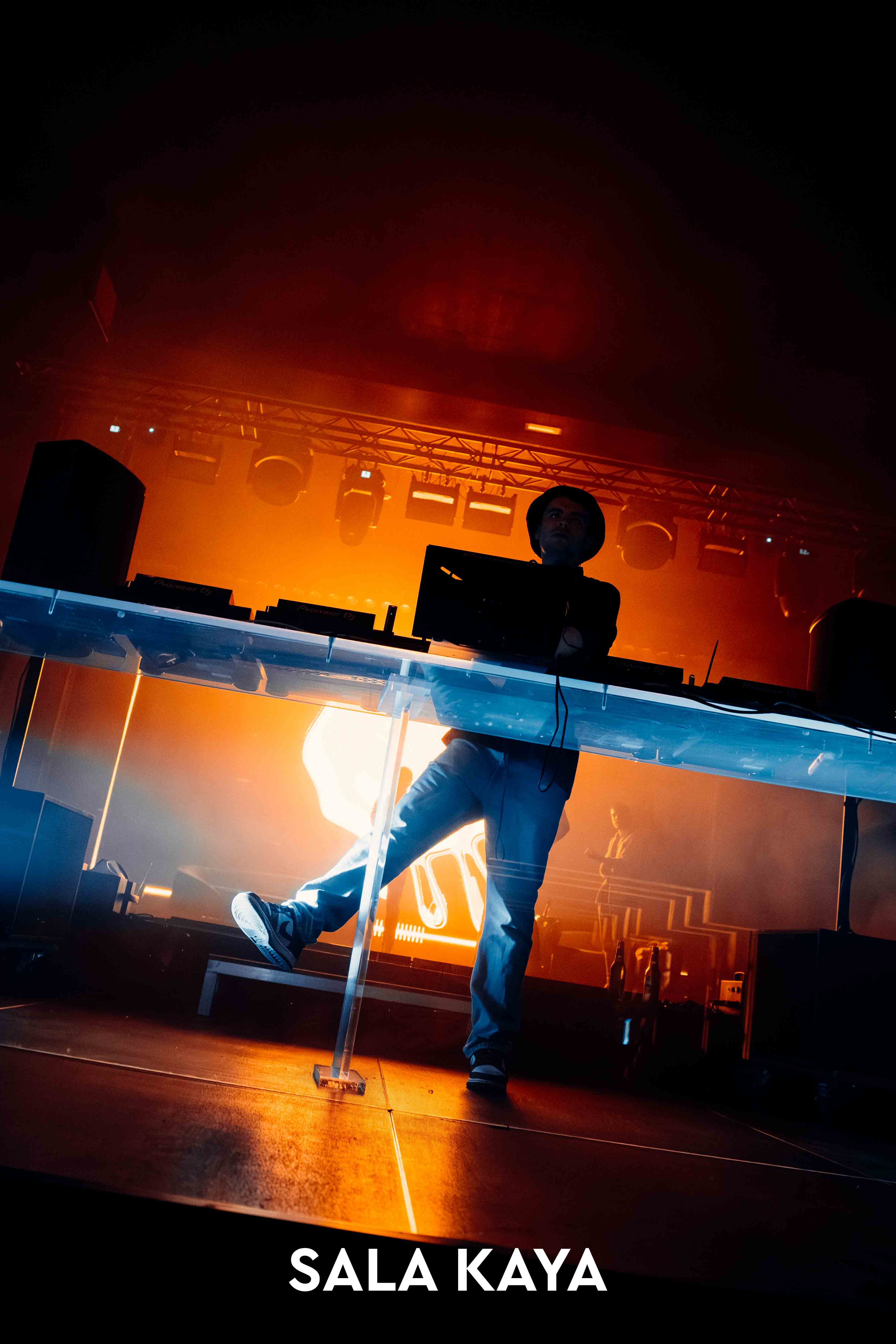 foto de público de HELLO MONDAY