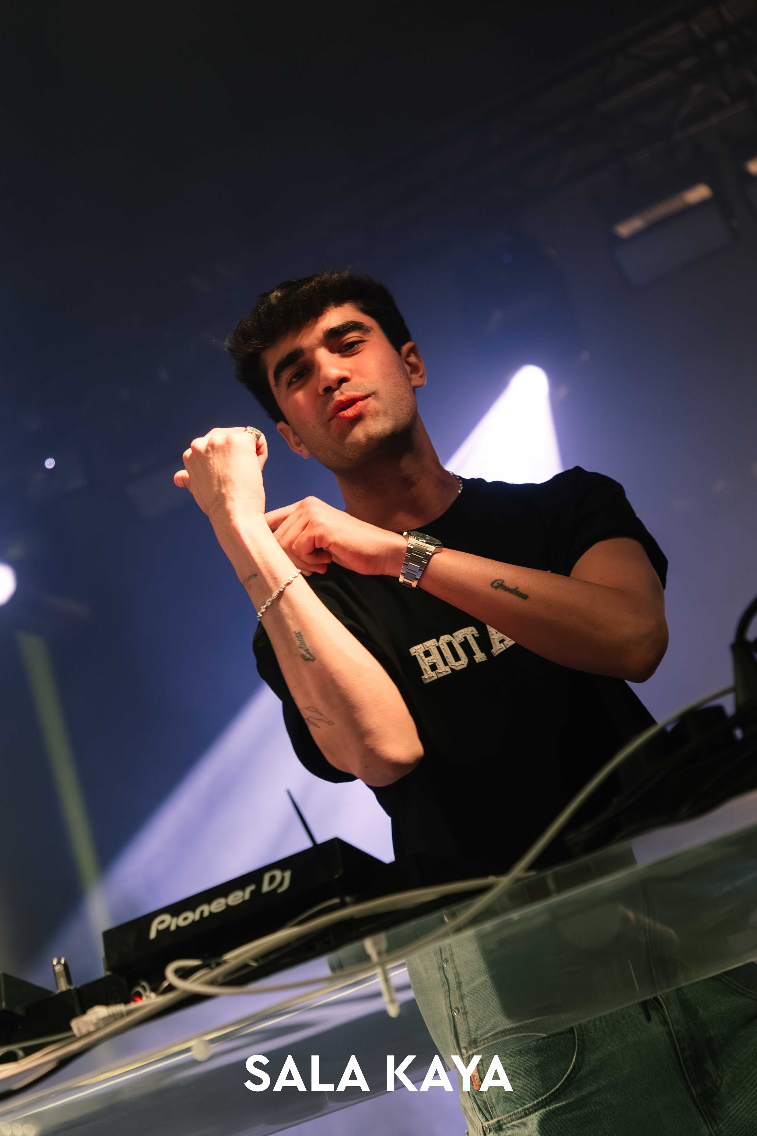 foto de público de HELLO MONDAY