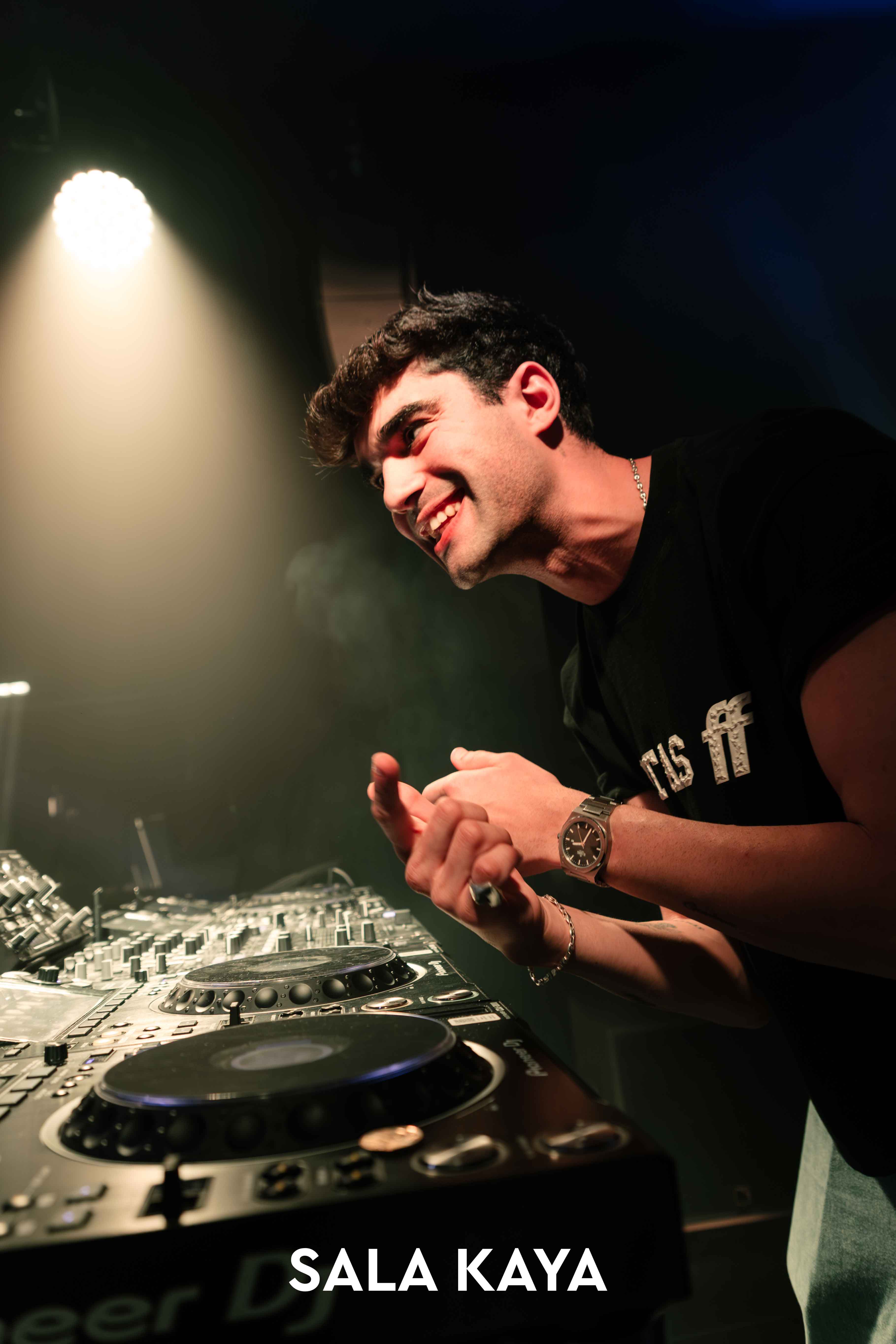 foto de público de HELLO MONDAY