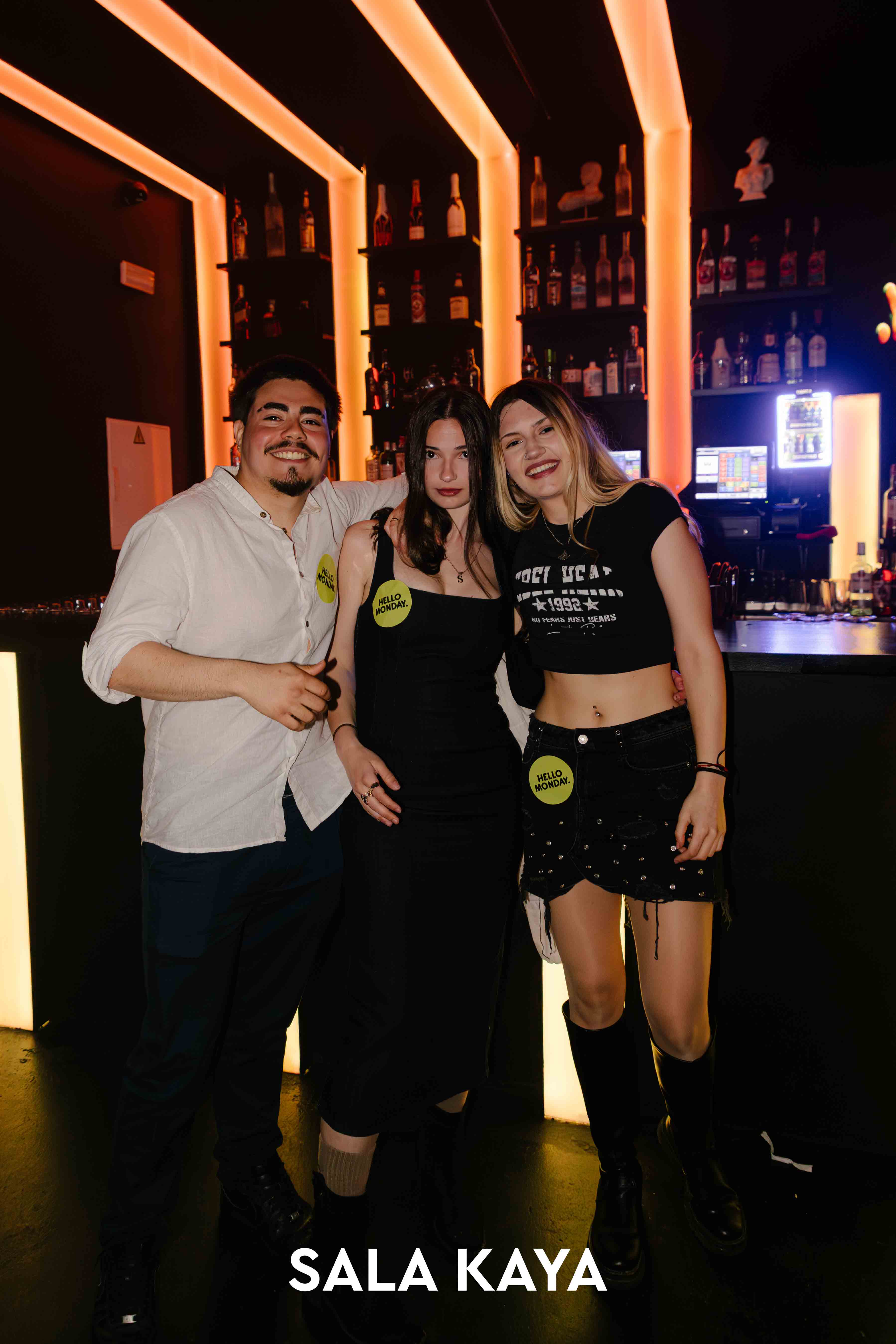 foto de público de HELLO MONDAY