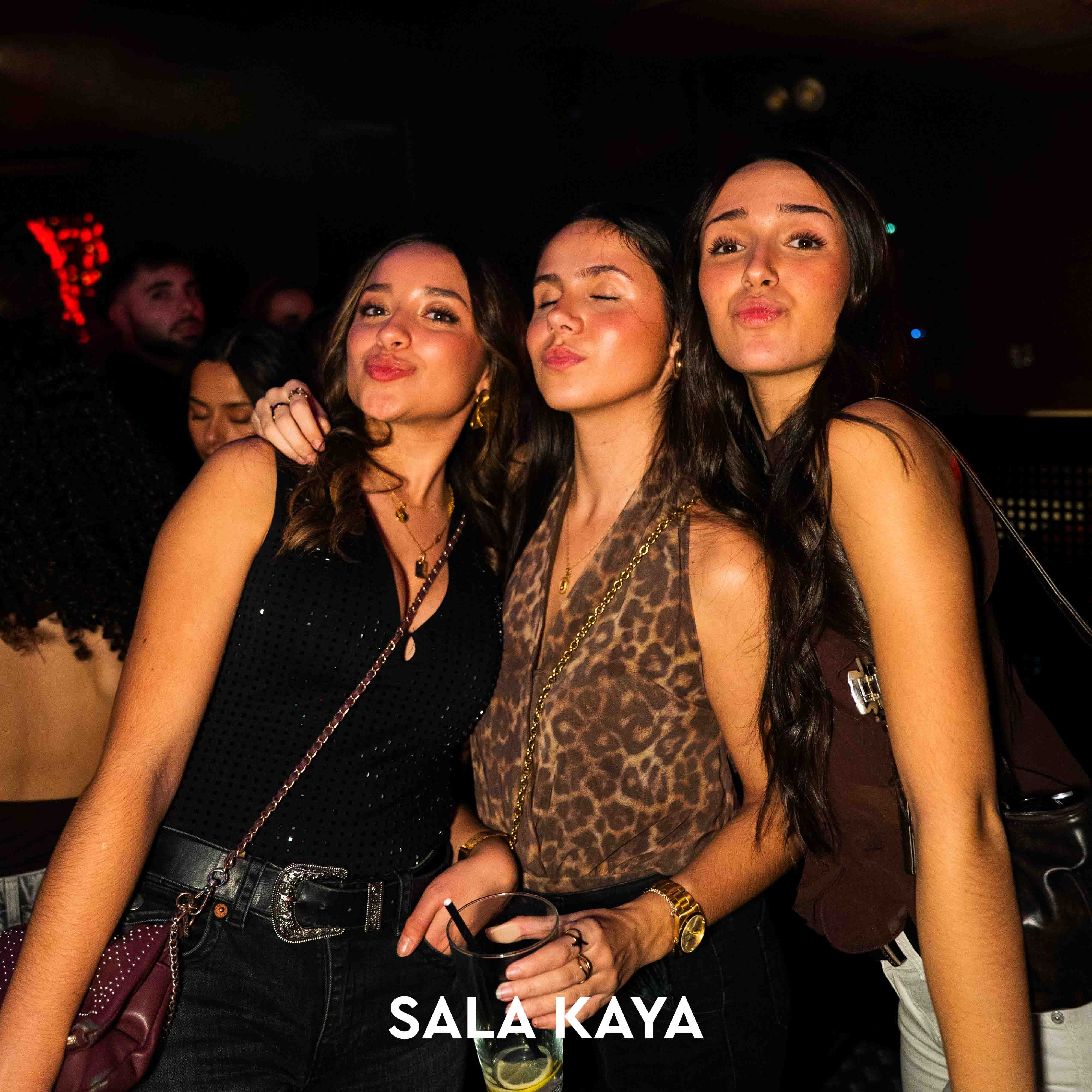 foto de público de HENRY MENDEZ