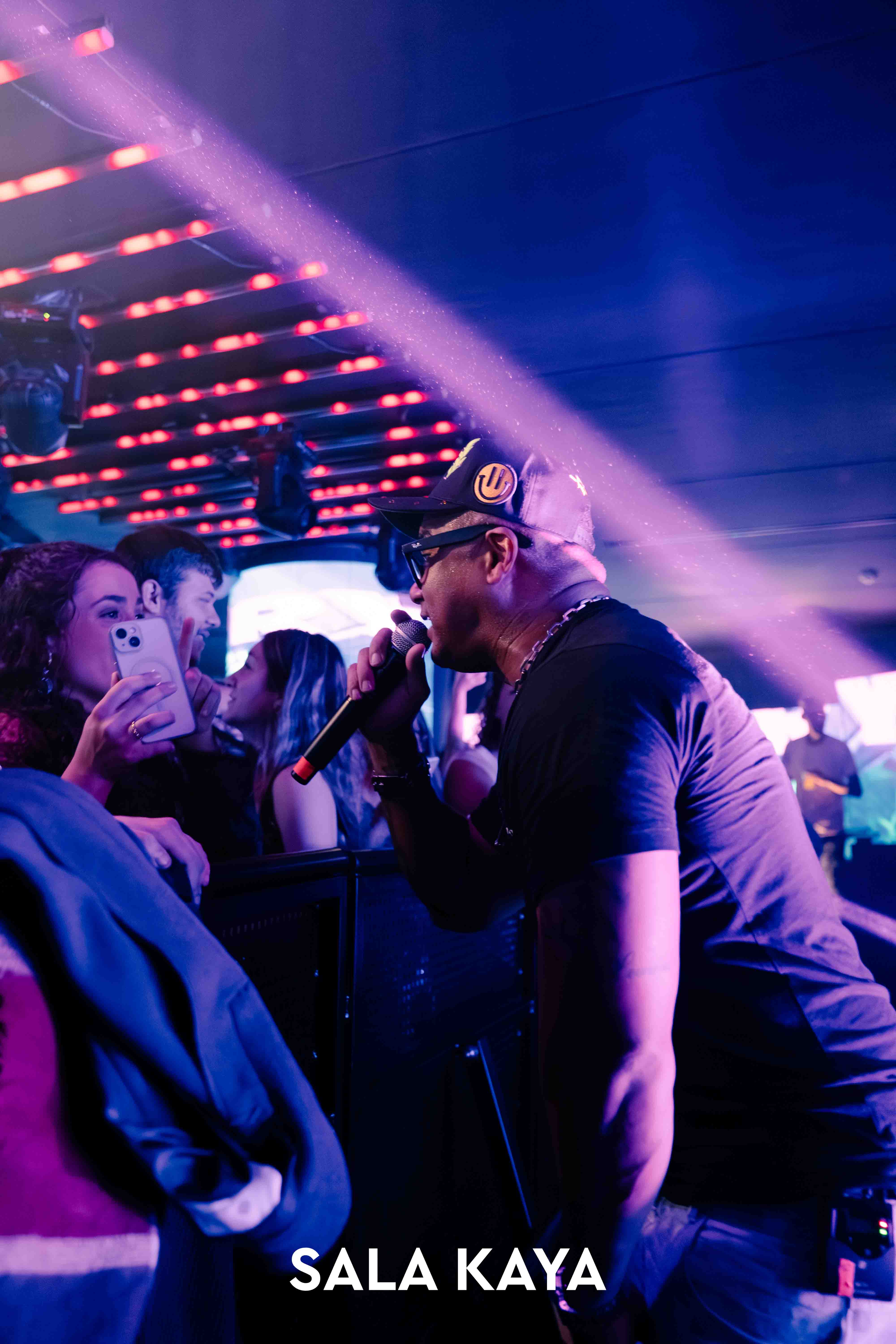 foto de público de HENRY MENDEZ