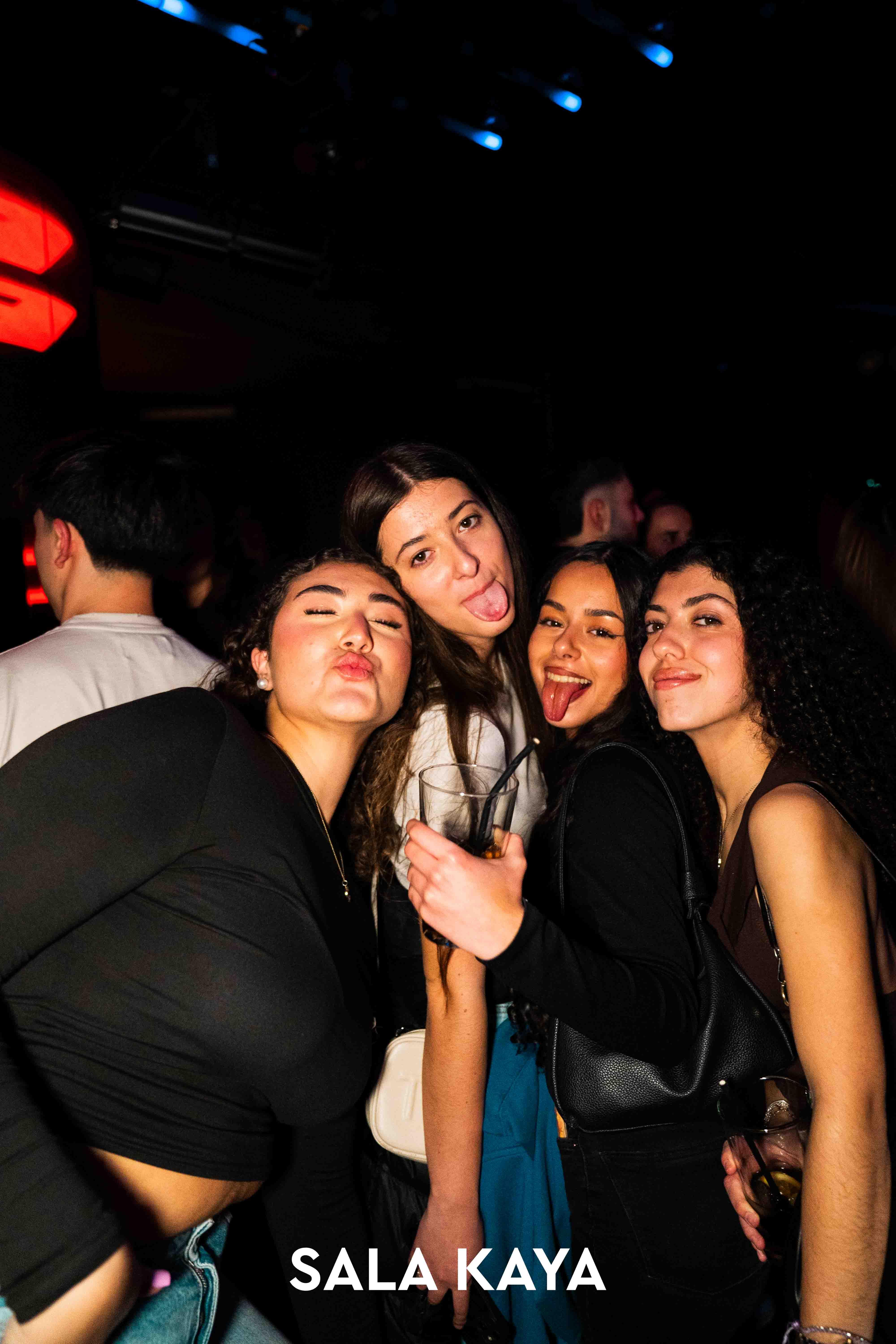 foto de público de HENRY MENDEZ