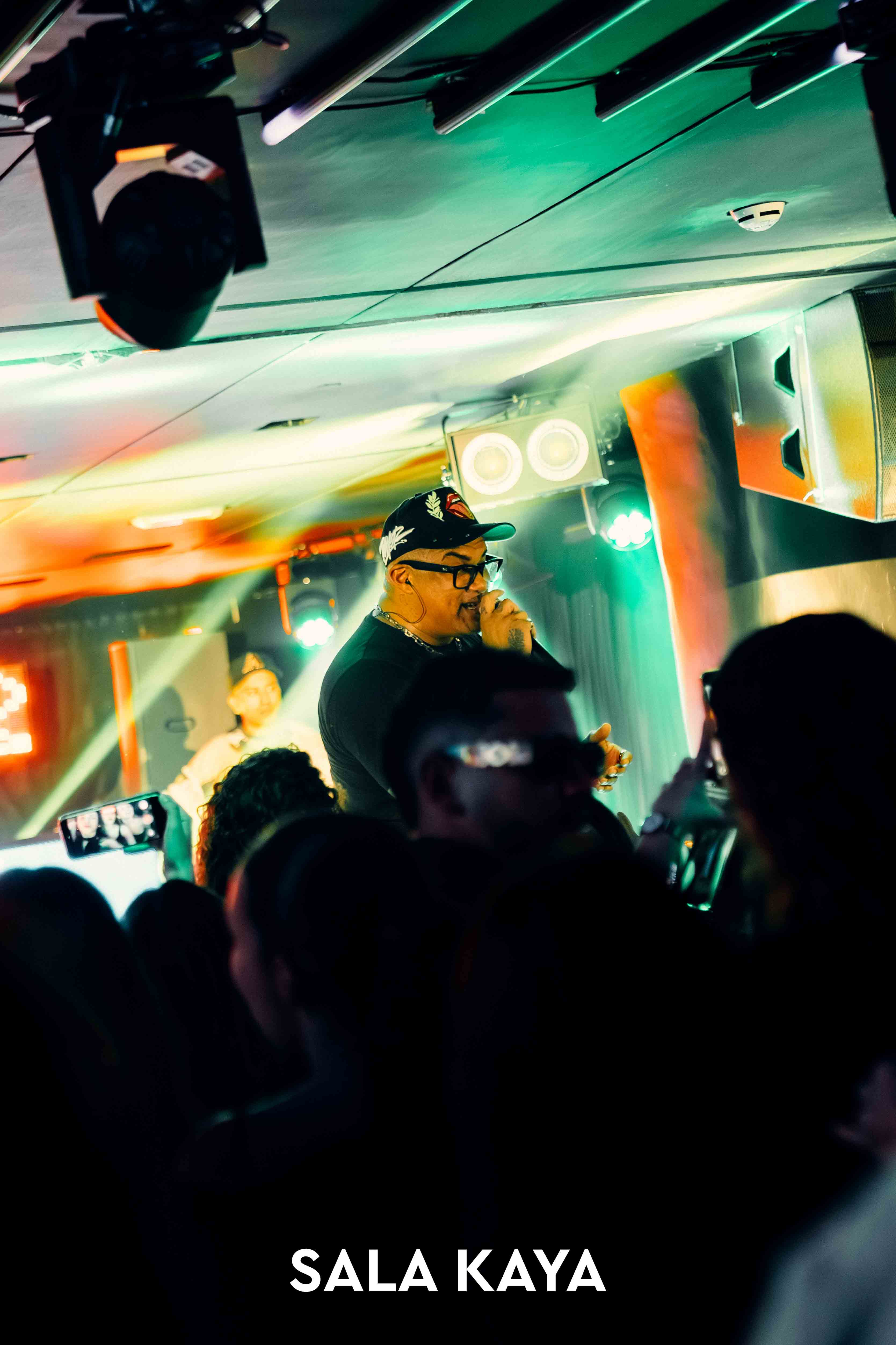 foto de público de HENRY MENDEZ