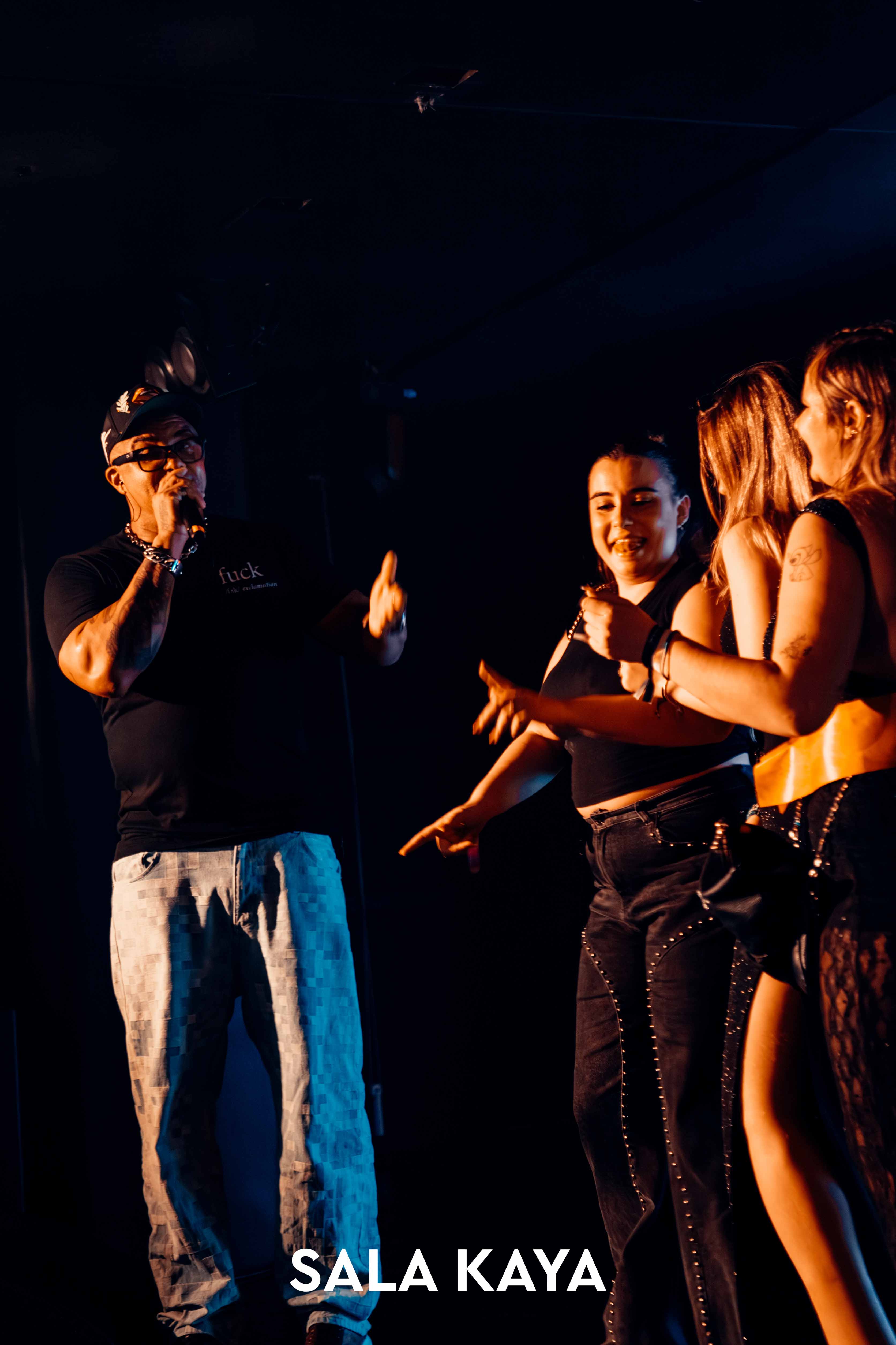 foto de público de HENRY MENDEZ