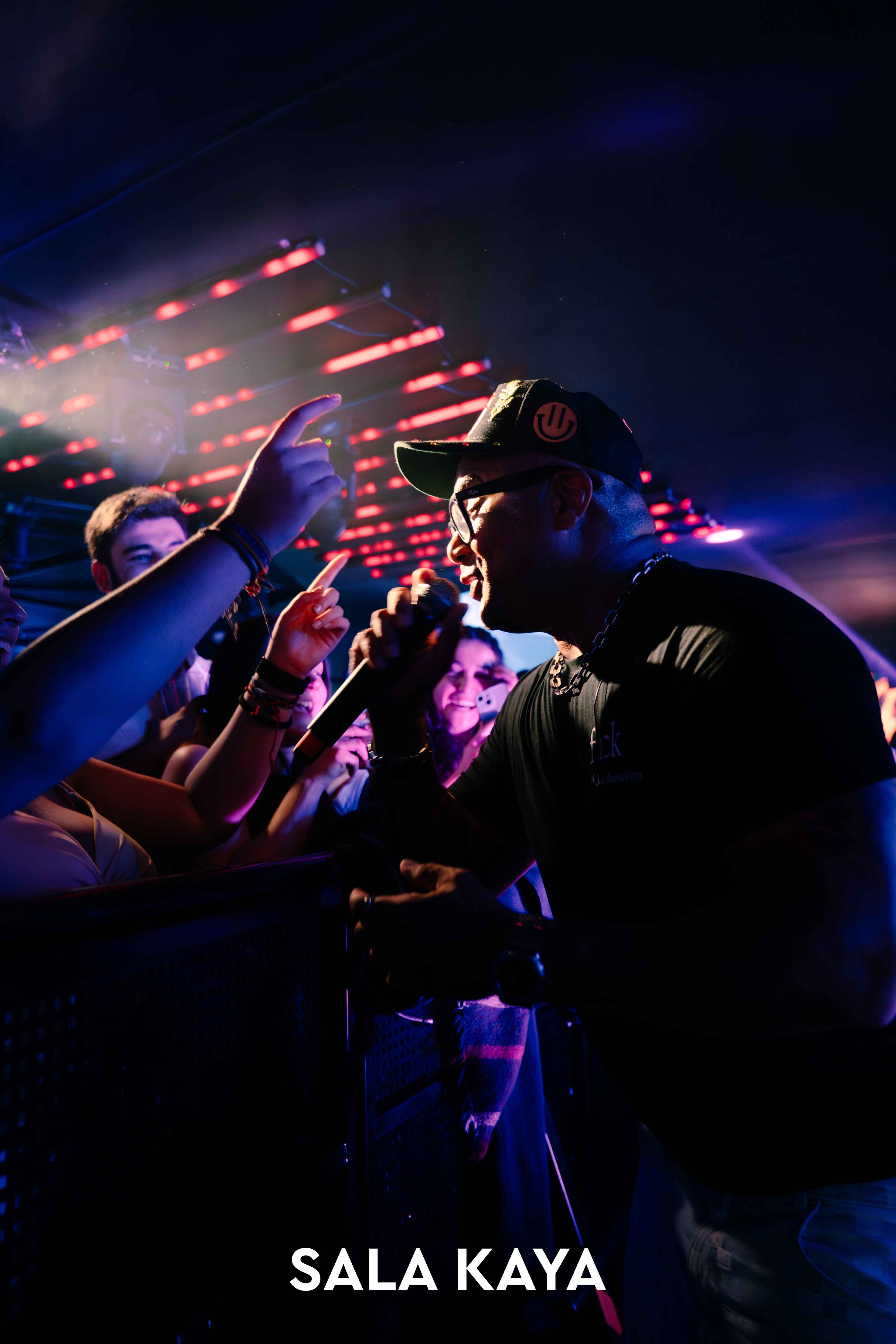 foto de público de HENRY MENDEZ