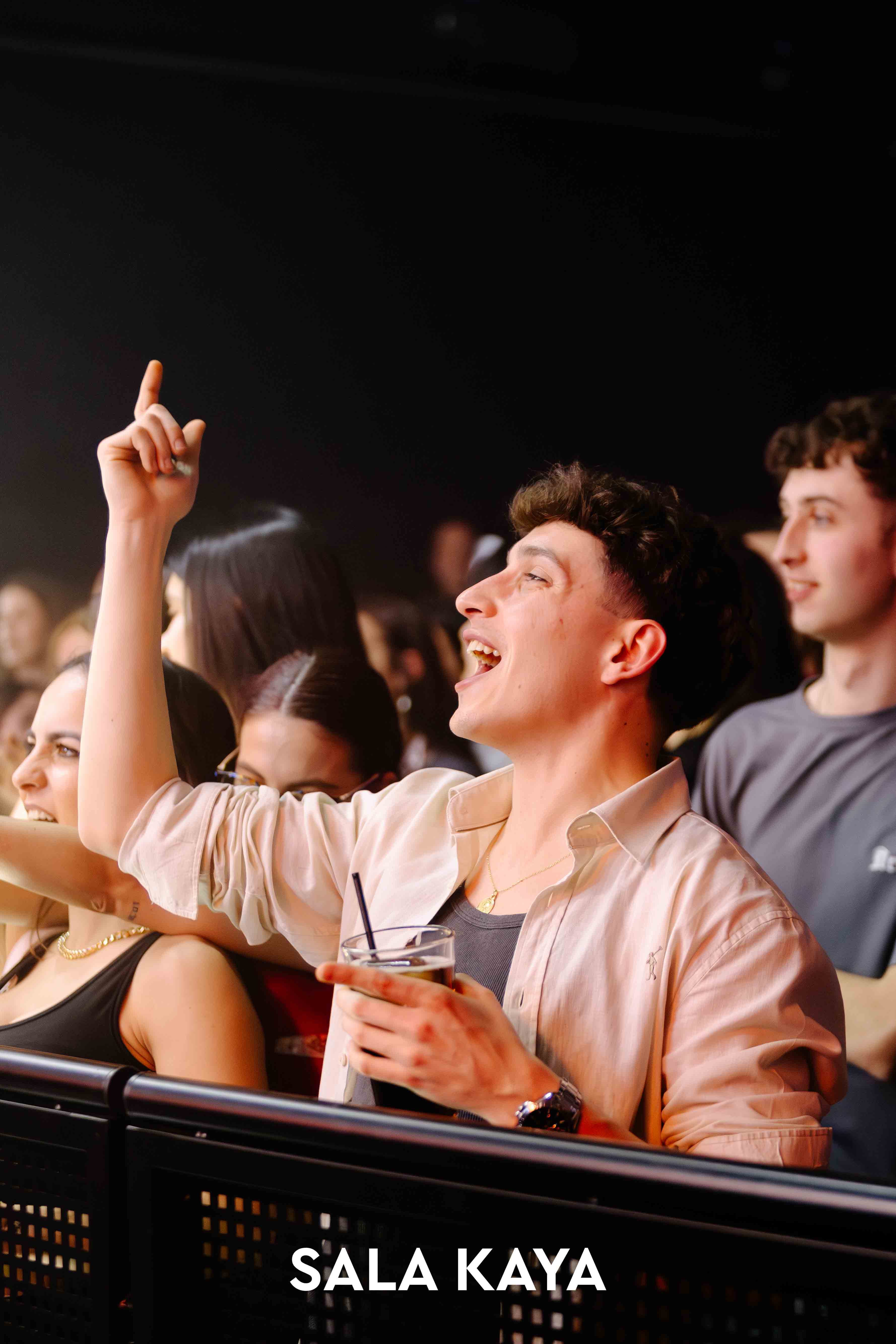 foto de público de HENRY MENDEZ