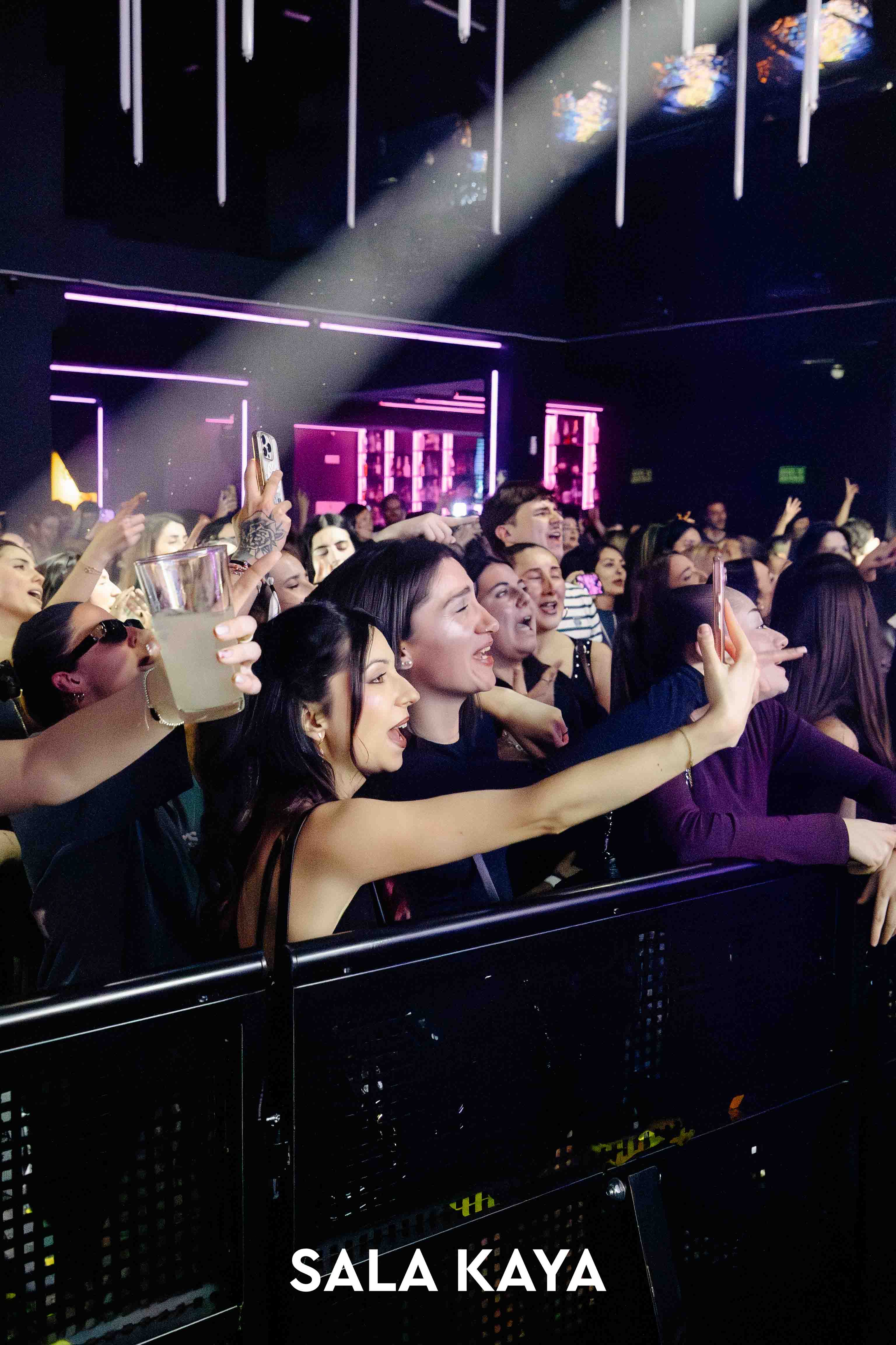 foto de público de HENRY MENDEZ