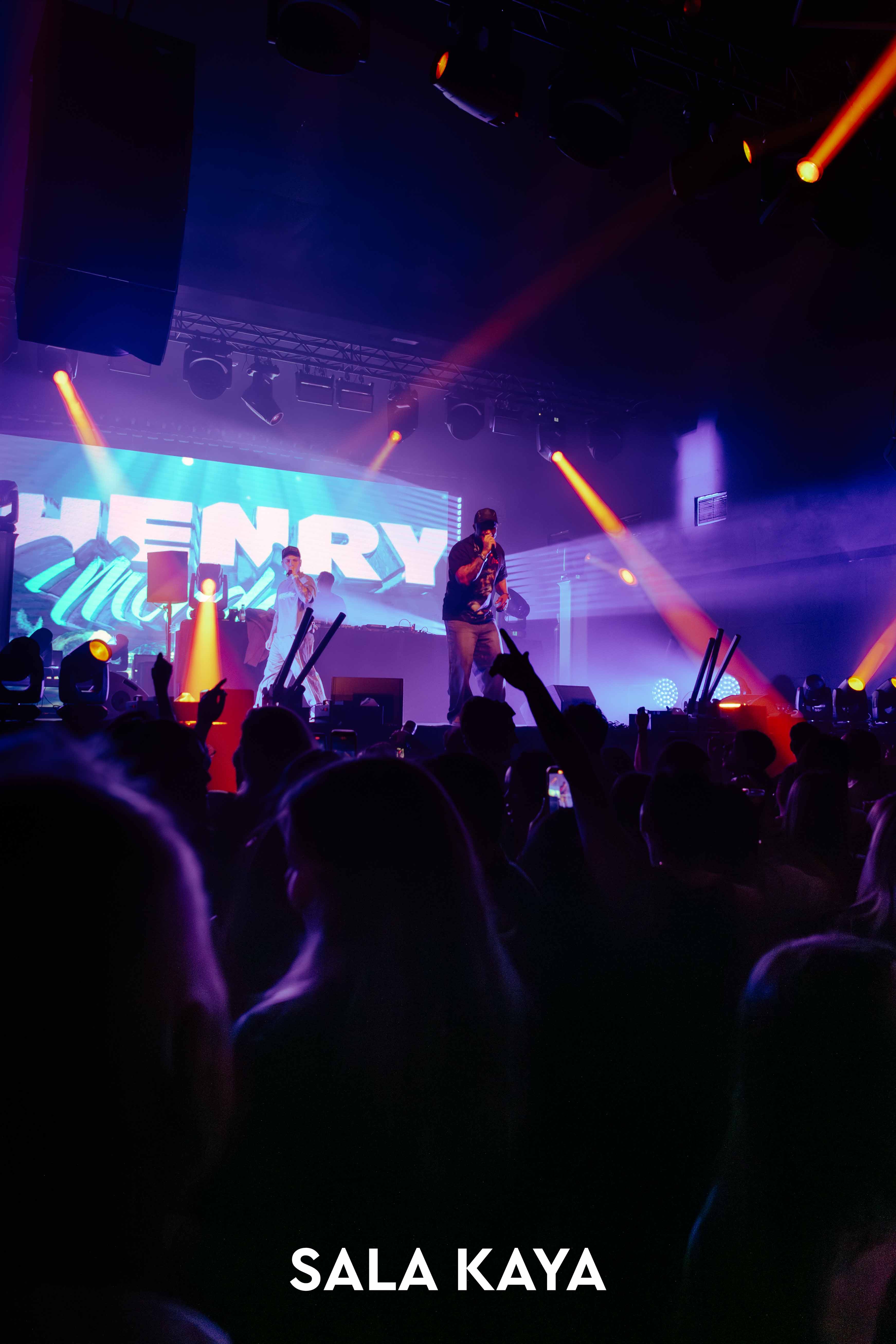 foto de público de HENRY MENDEZ