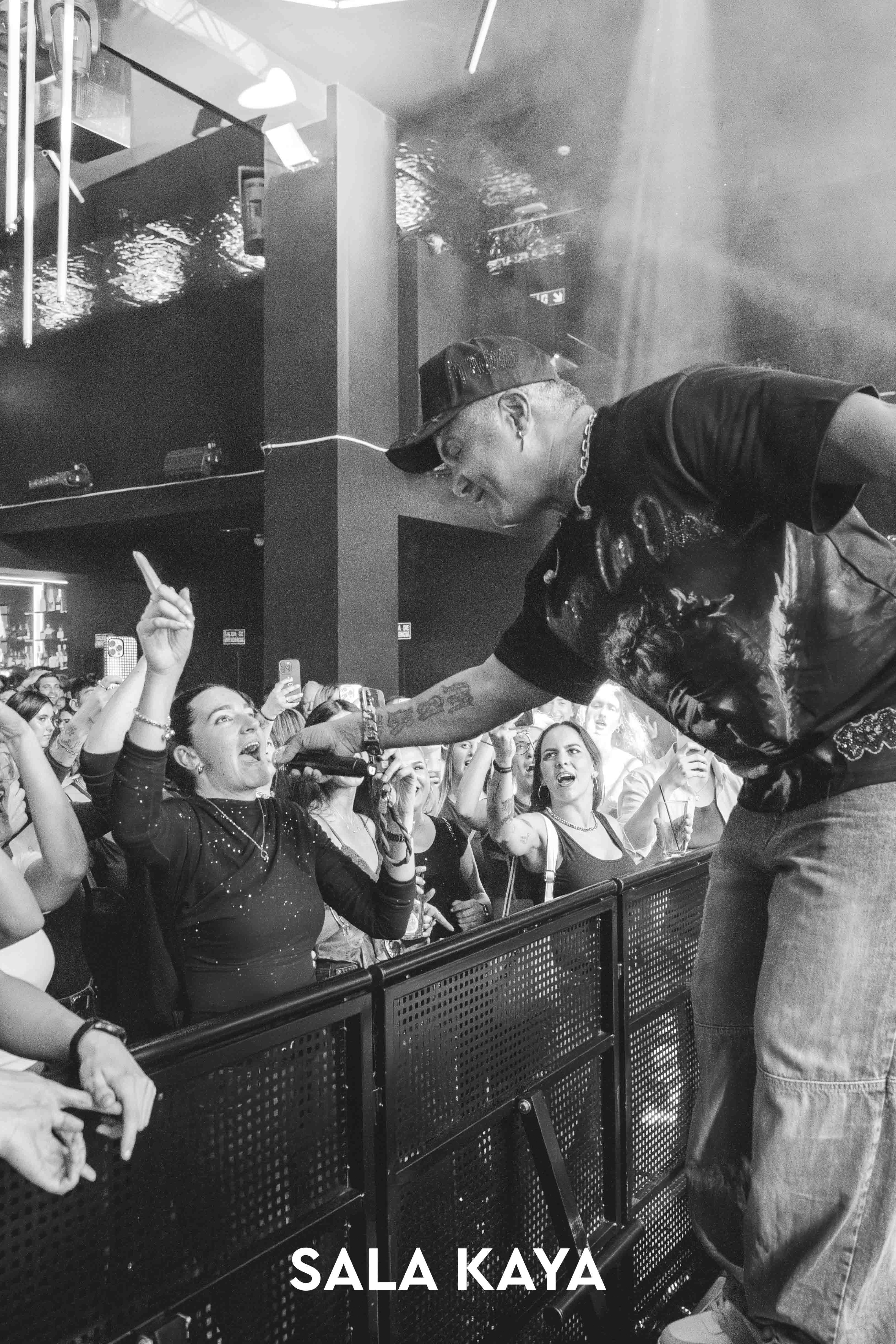 foto de público de HENRY MENDEZ