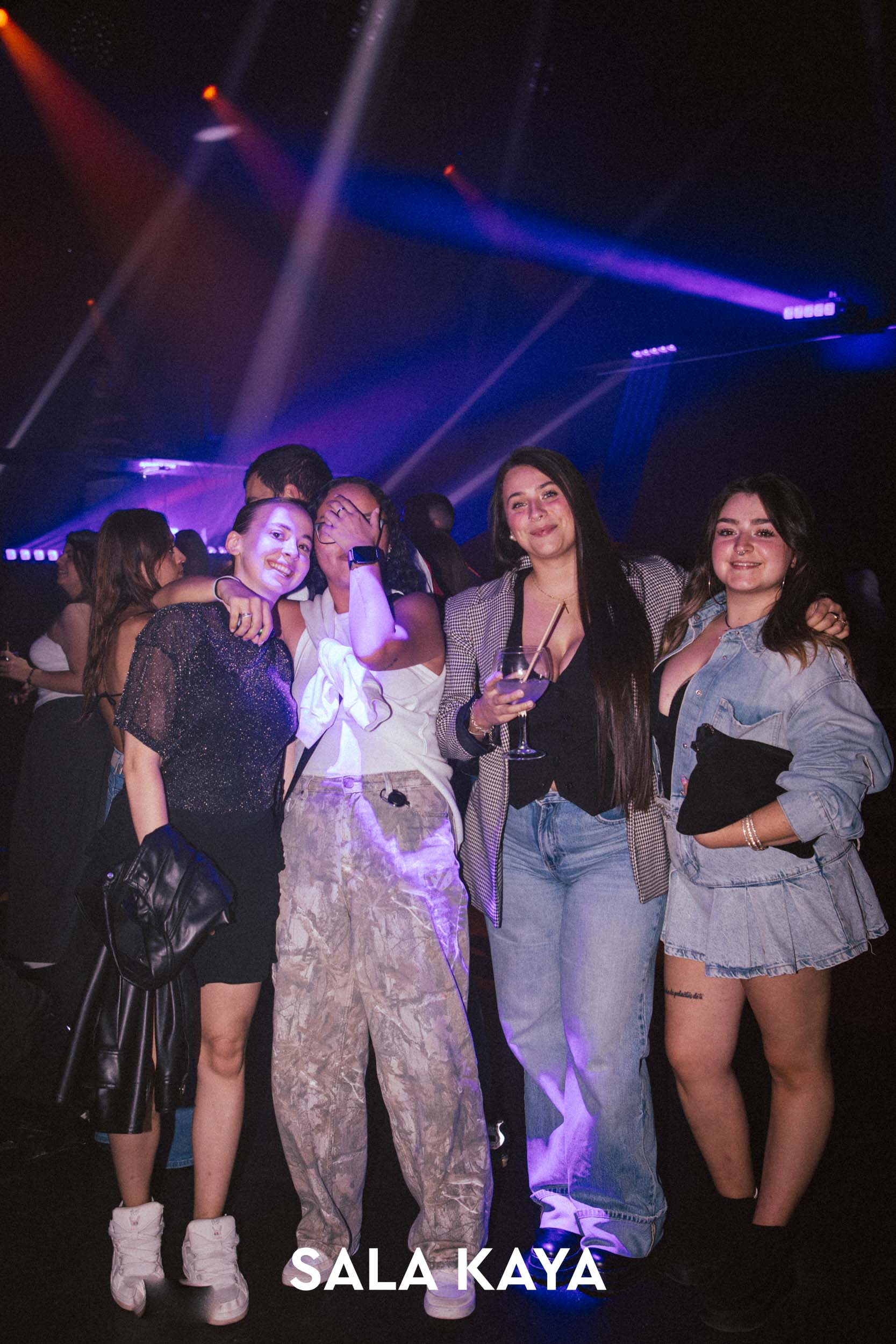foto de público de REMEMBER REGGAETON VOL 8