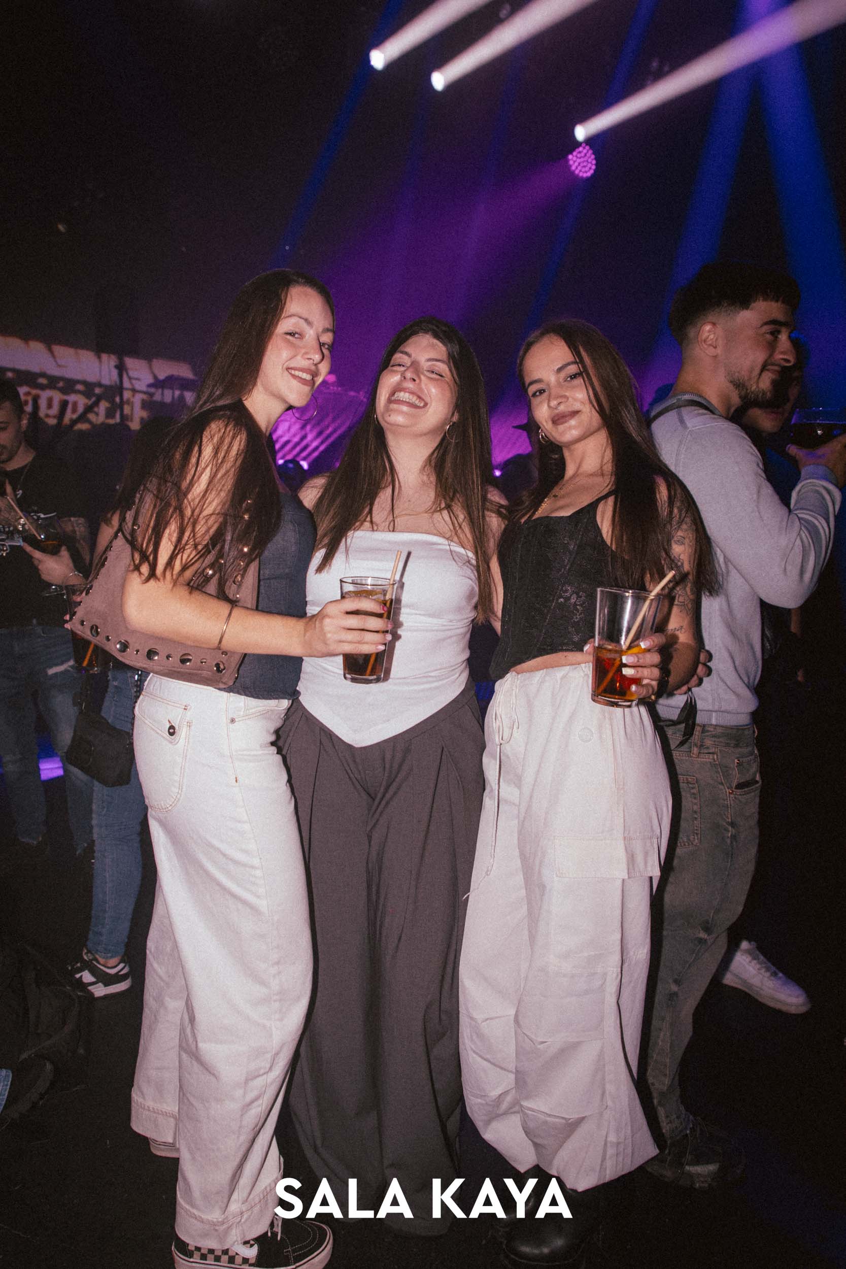 foto de público de REMEMBER REGGAETON VOL 8