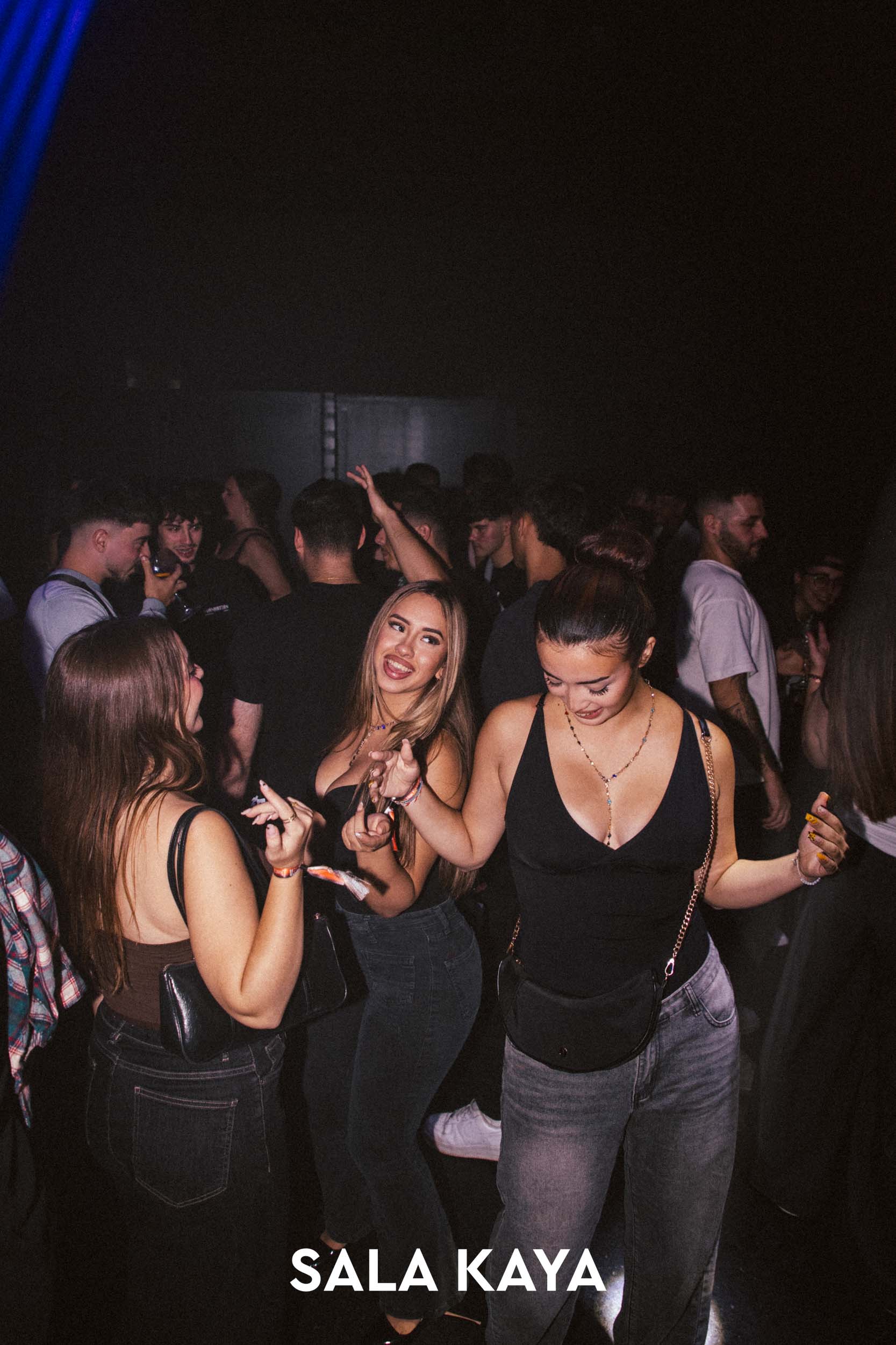 foto de público de REMEMBER REGGAETON VOL 8