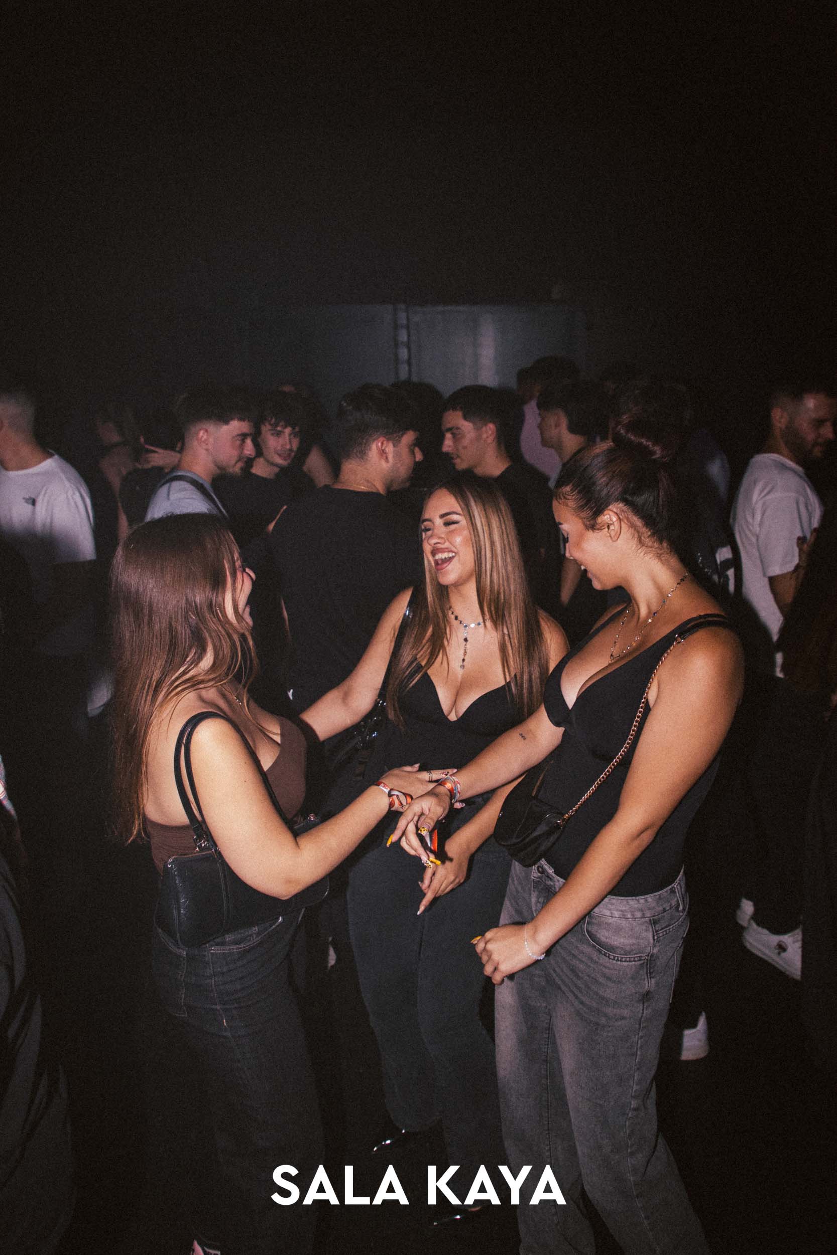 foto de público de REMEMBER REGGAETON VOL 8