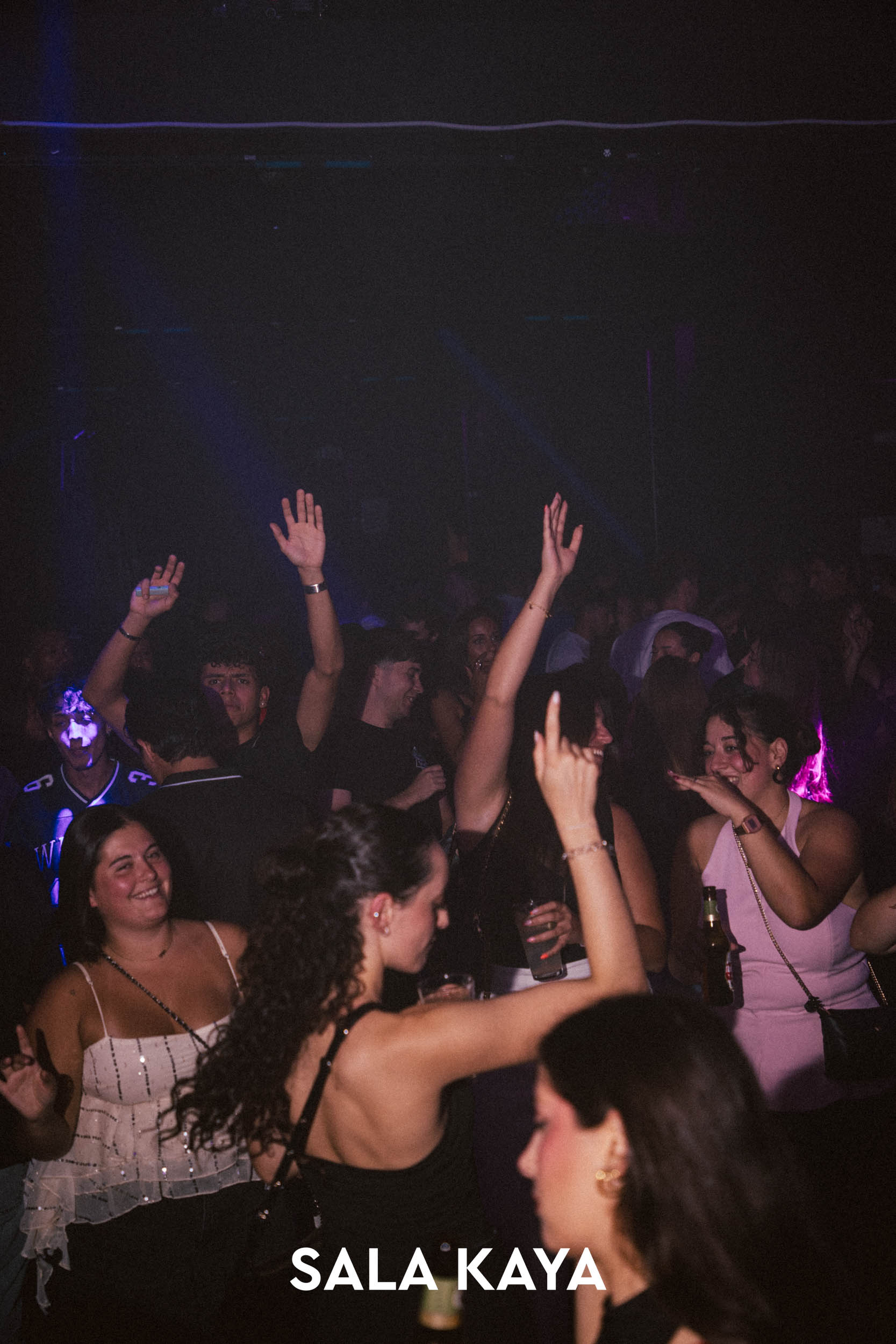 foto de público de REMEMBER REGGAETON VOL 8