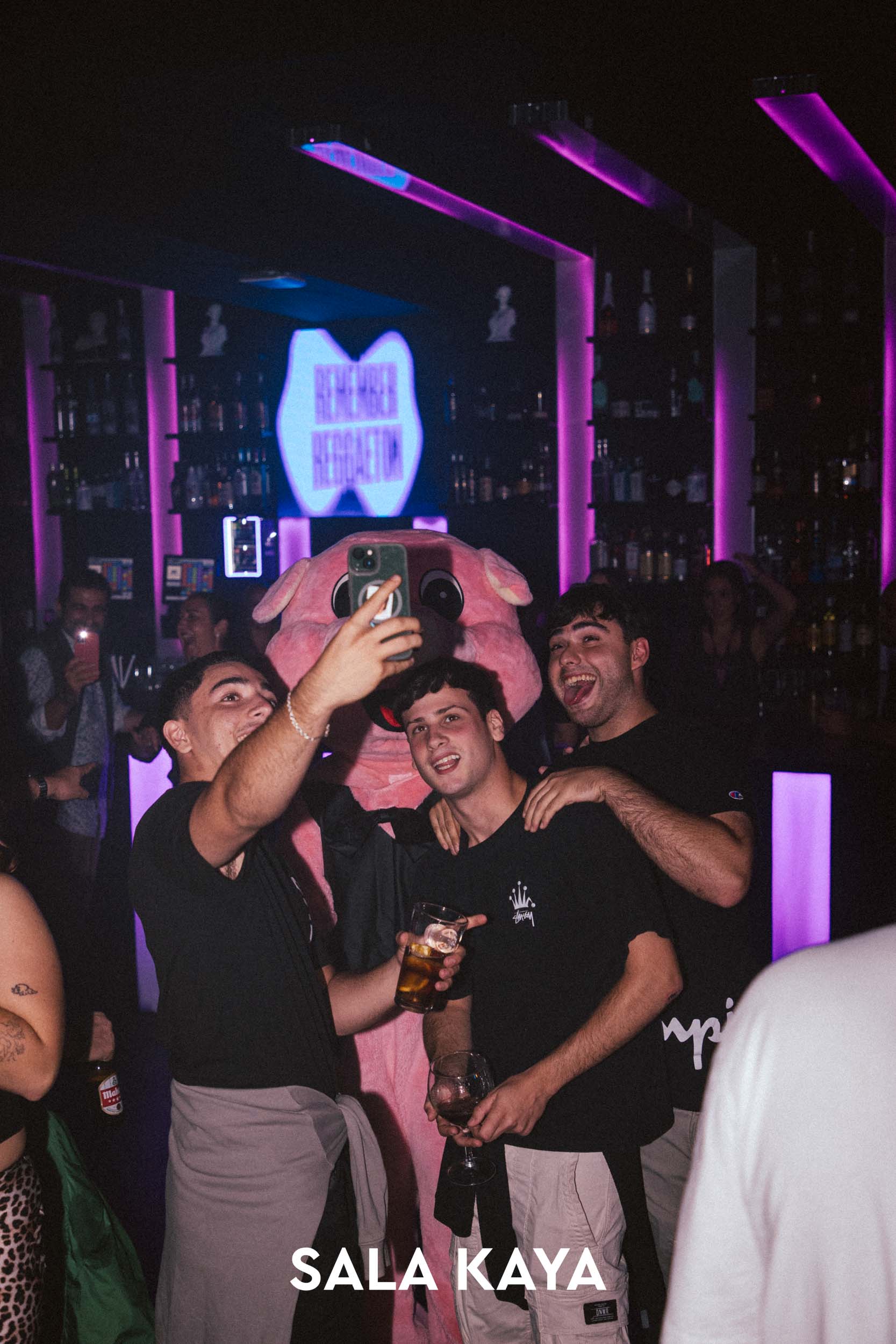 foto de público de REMEMBER REGGAETON VOL 8
