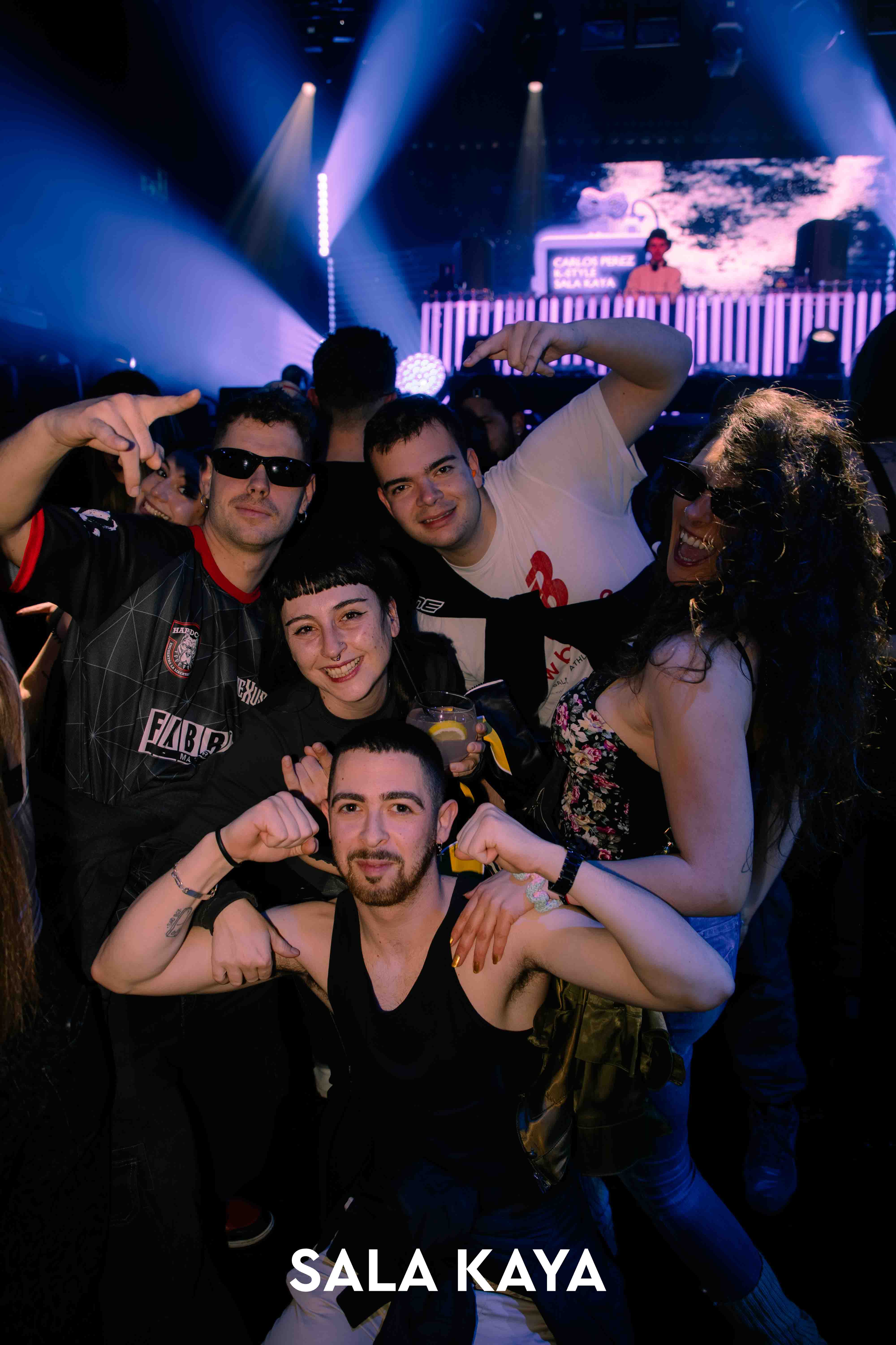 foto de público de KSTYLE Y CARLOS PEREZ