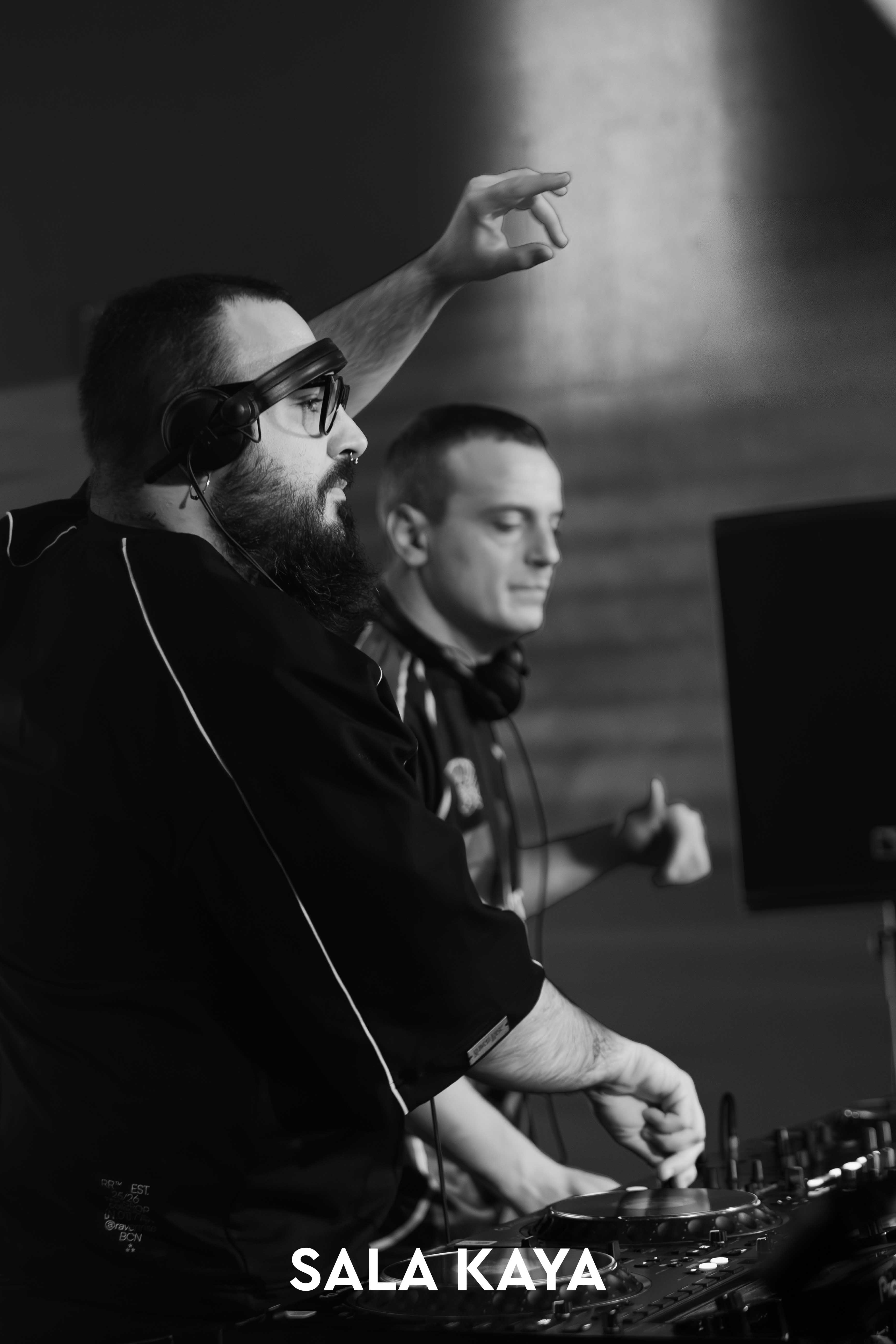 foto de público de KSTYLE Y CARLOS PEREZ