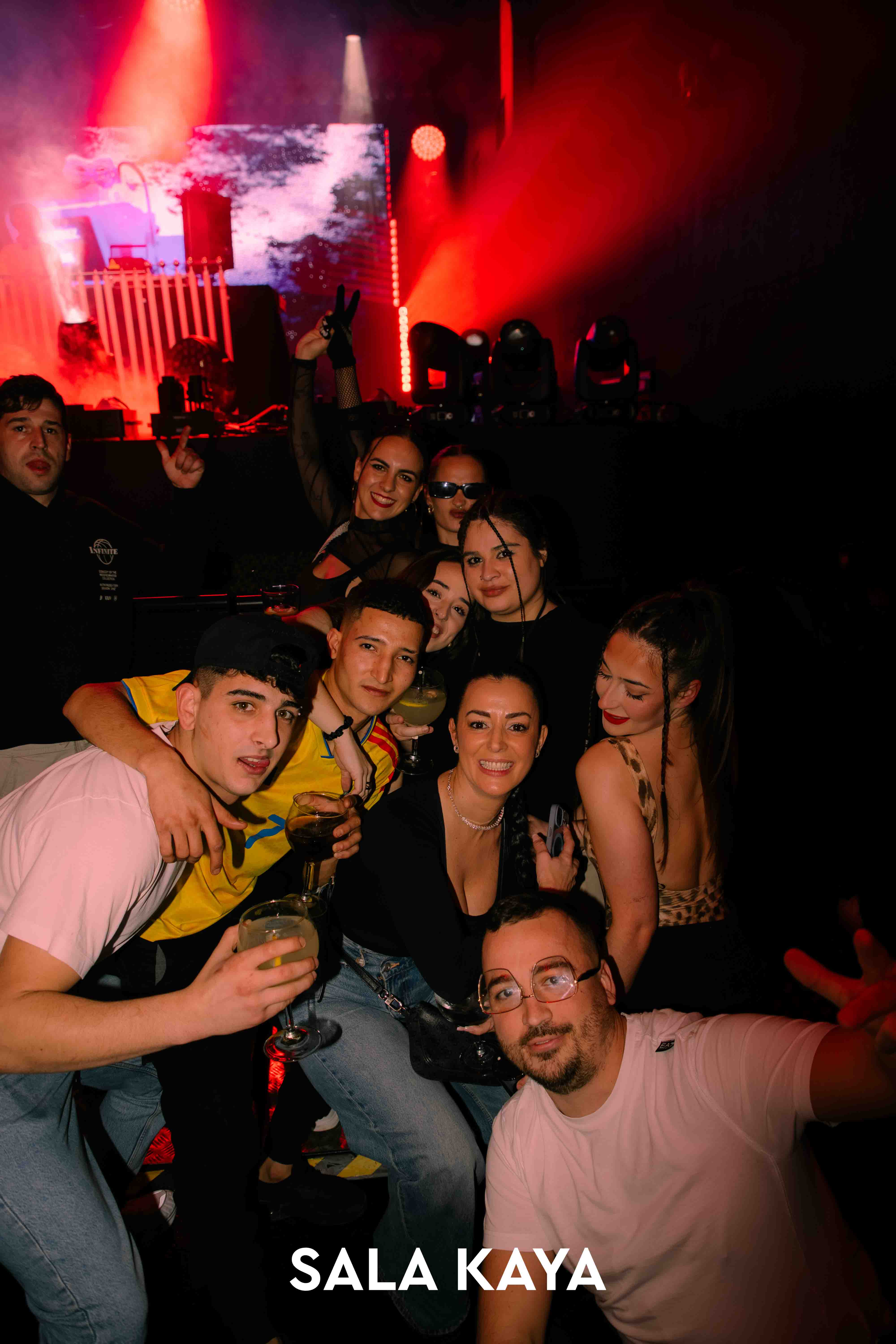 foto de público de KSTYLE Y CARLOS PEREZ