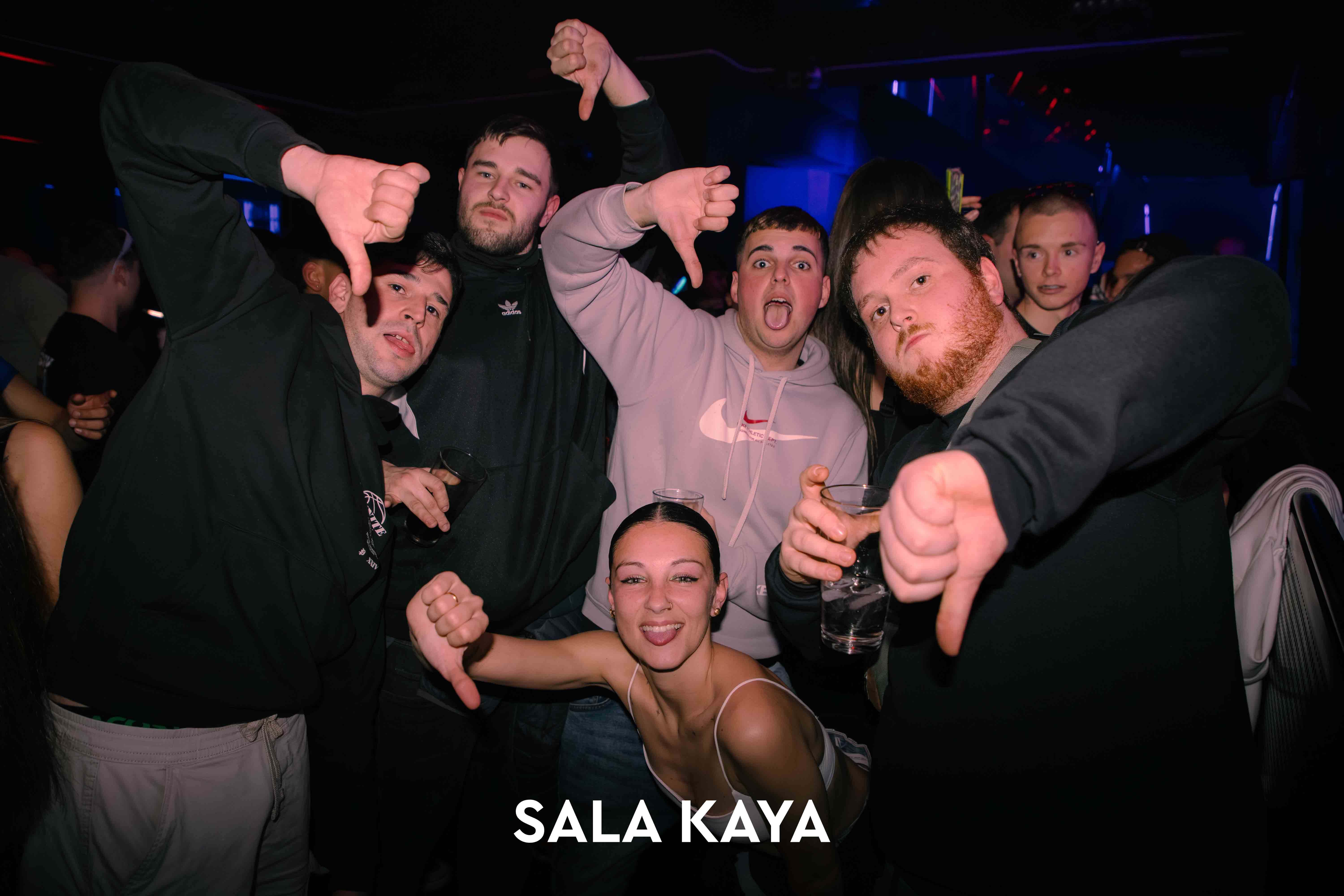 foto de público de KSTYLE Y CARLOS PEREZ