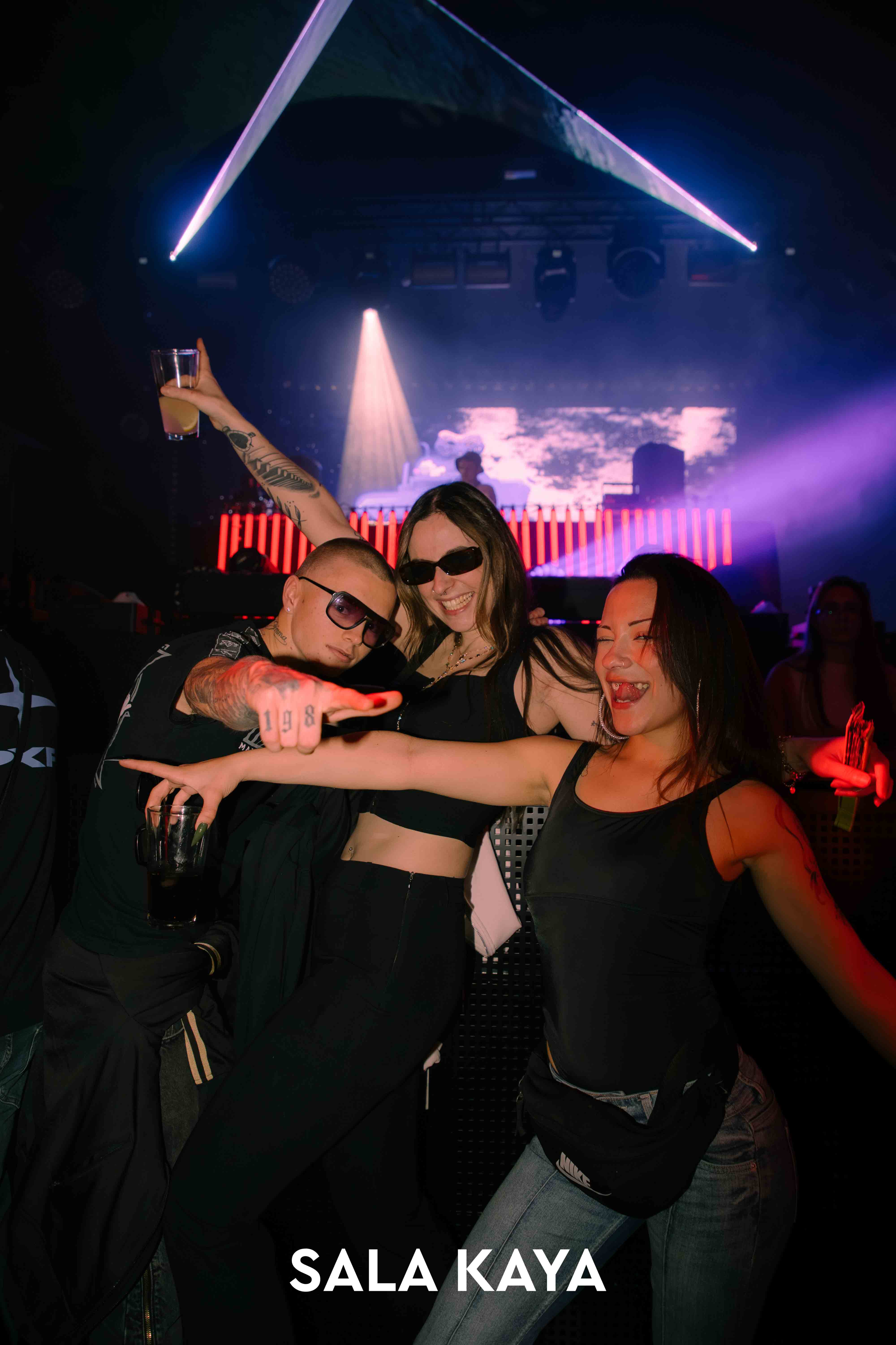 foto de público de KSTYLE Y CARLOS PEREZ