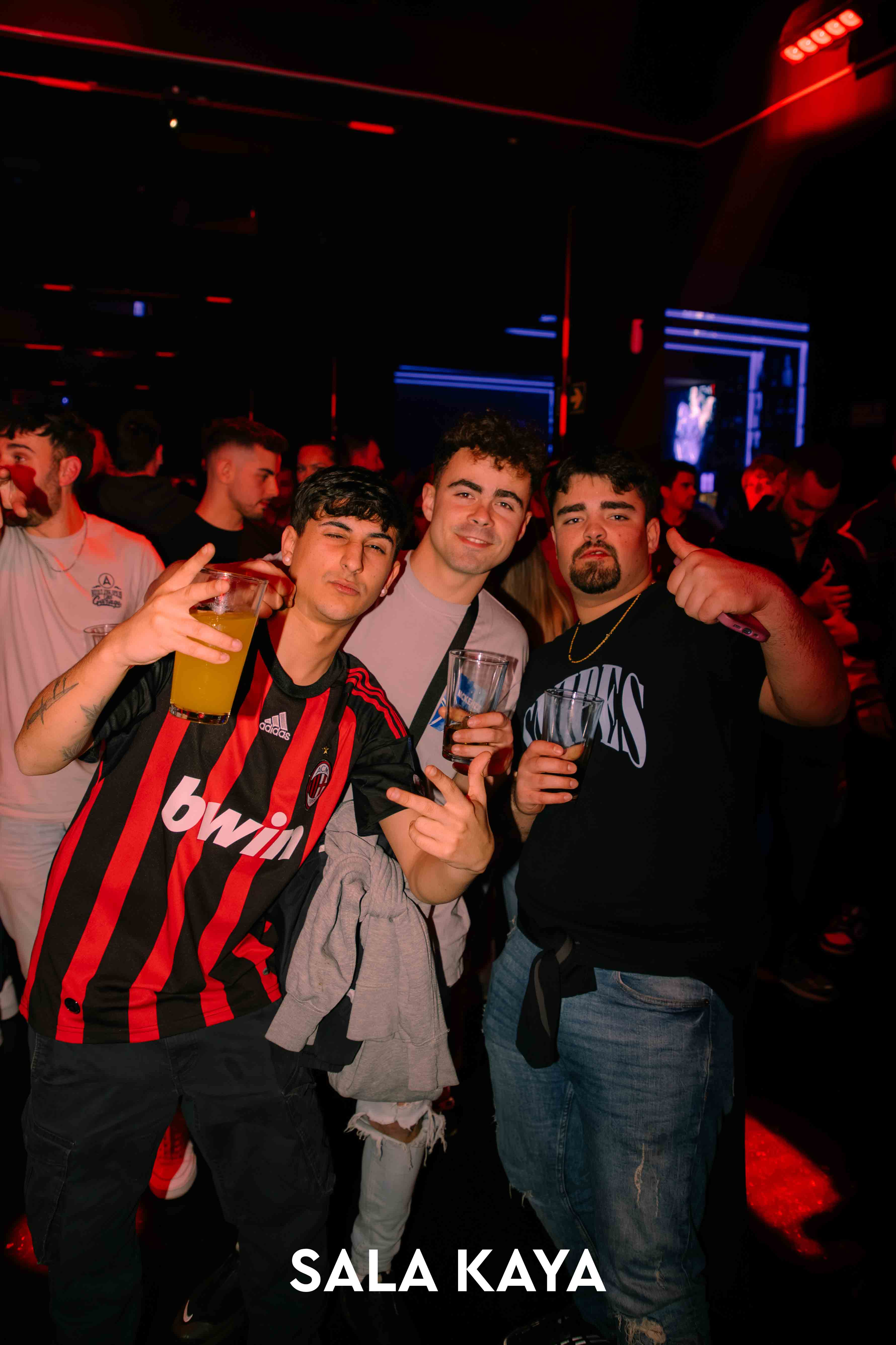 foto de público de KSTYLE Y CARLOS PEREZ