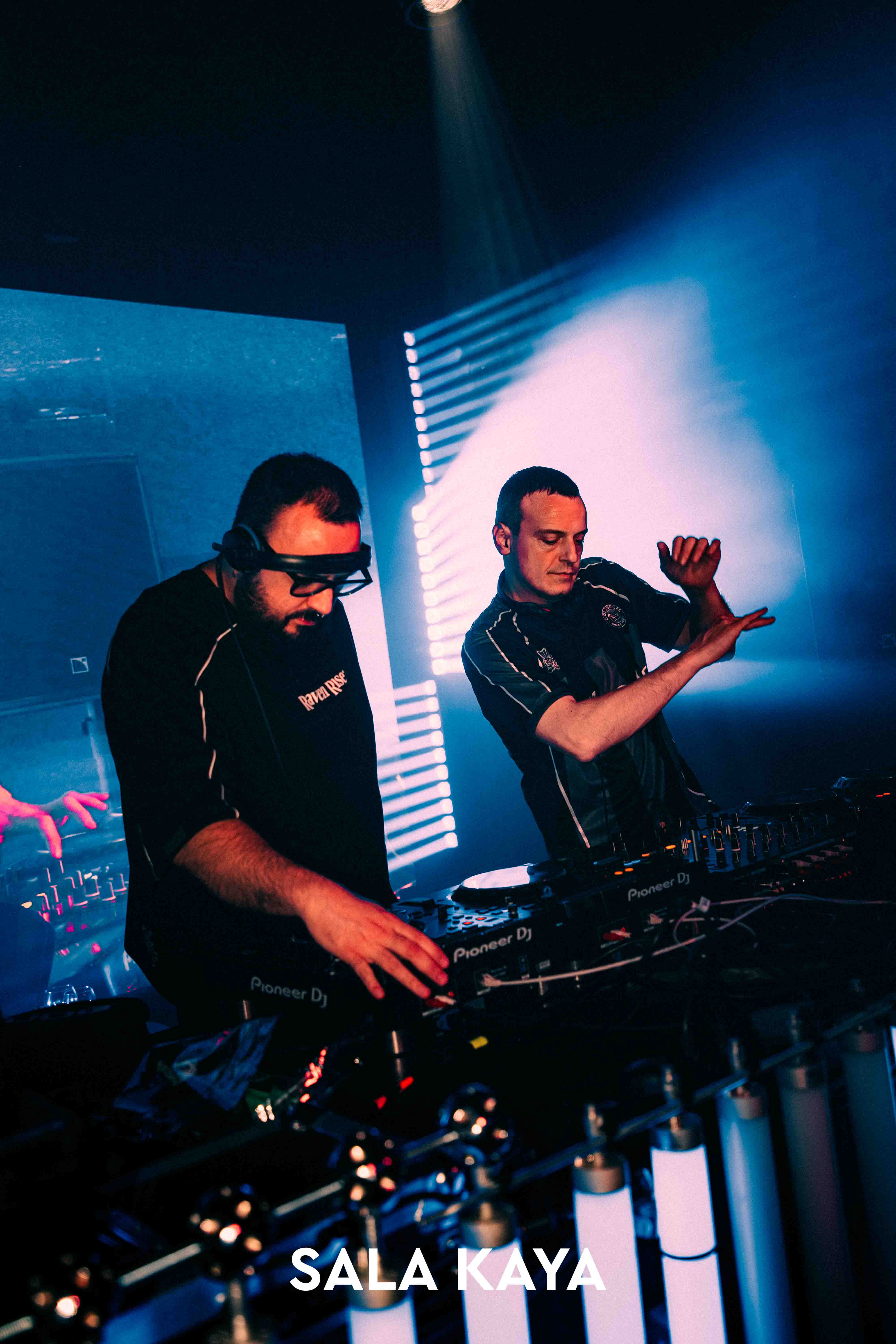 foto de público de KSTYLE Y CARLOS PEREZ