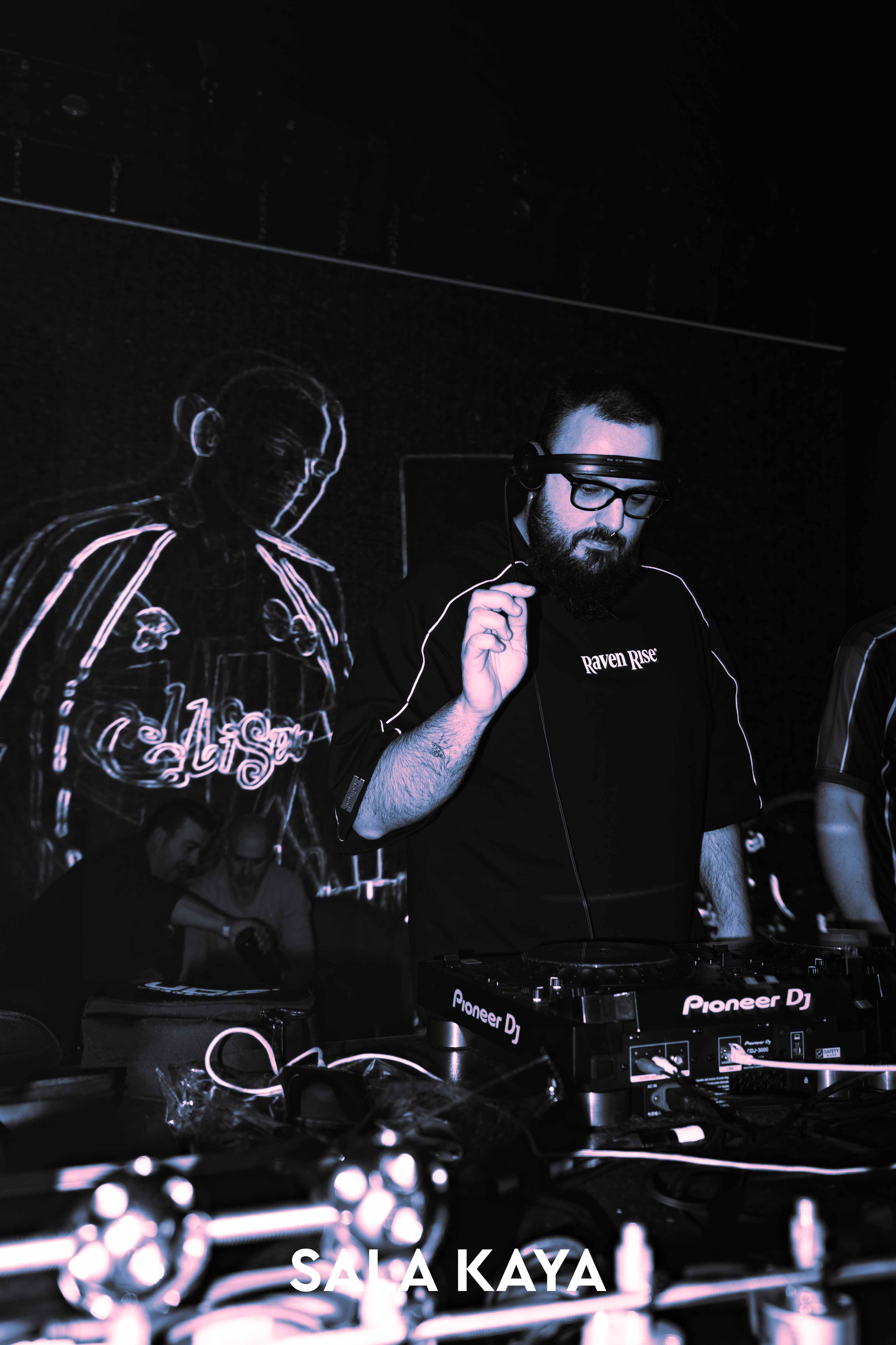 foto de público de KSTYLE Y CARLOS PEREZ