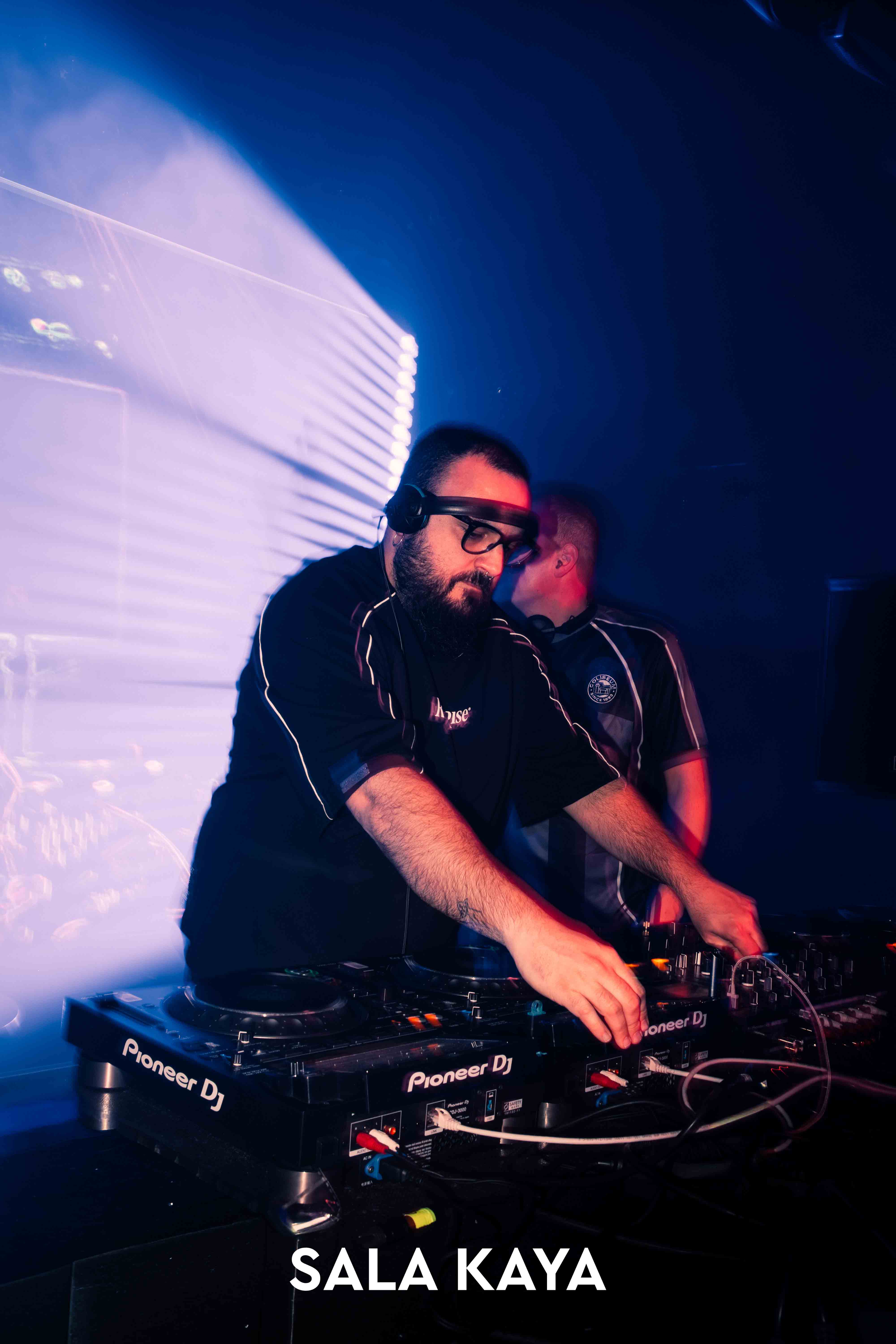 foto de público de KSTYLE Y CARLOS PEREZ