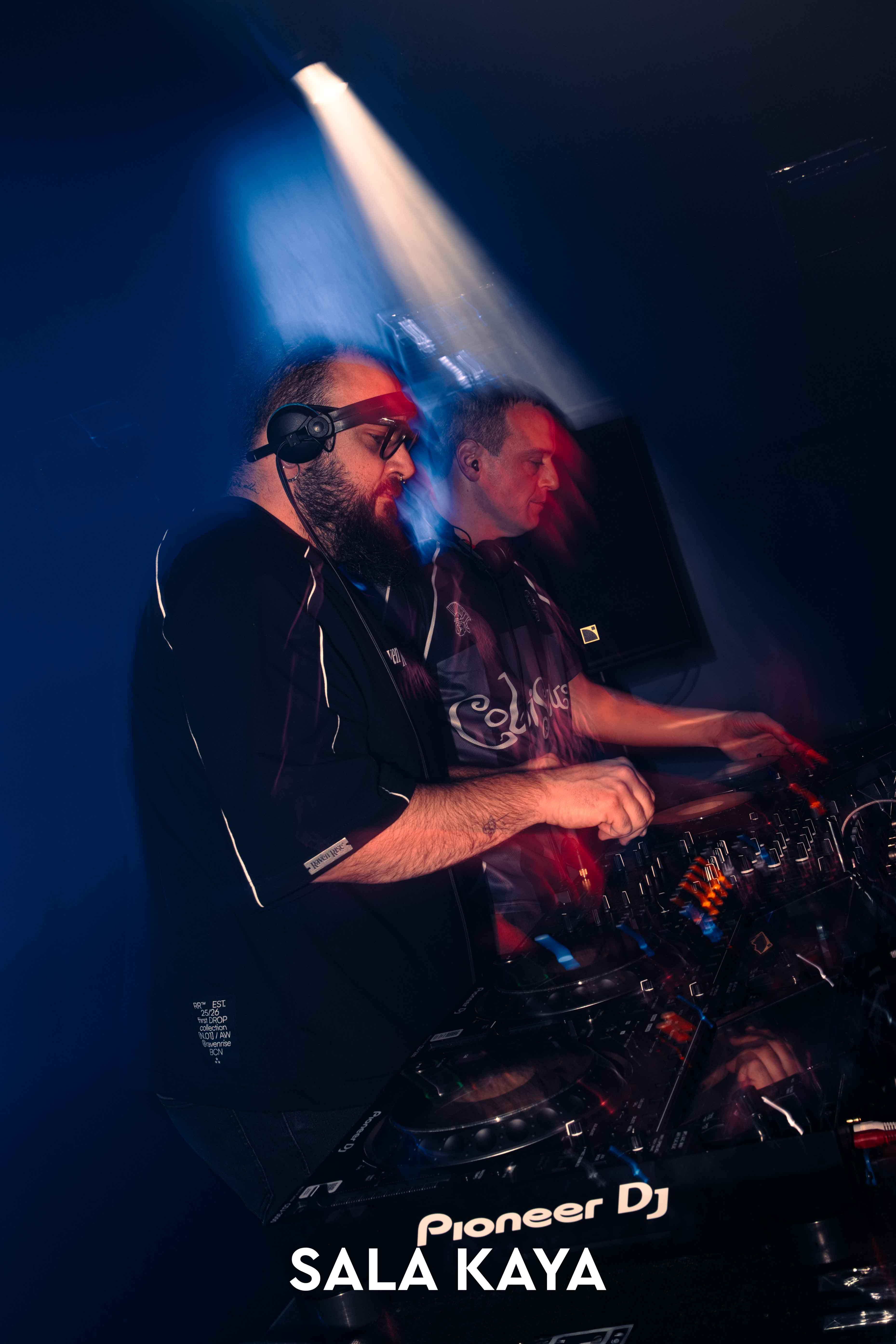 foto de público de KSTYLE Y CARLOS PEREZ