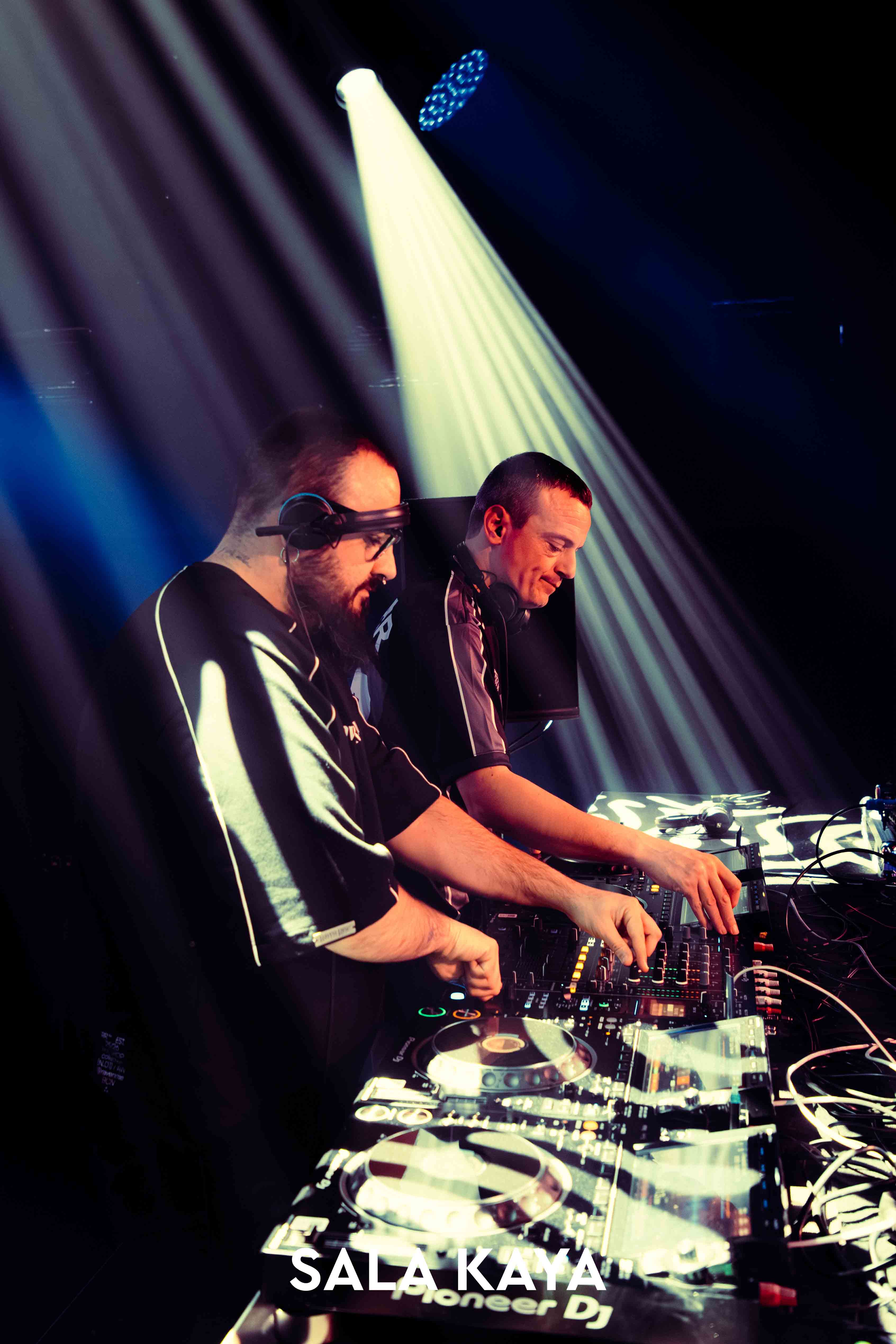 foto de público de KSTYLE Y CARLOS PEREZ