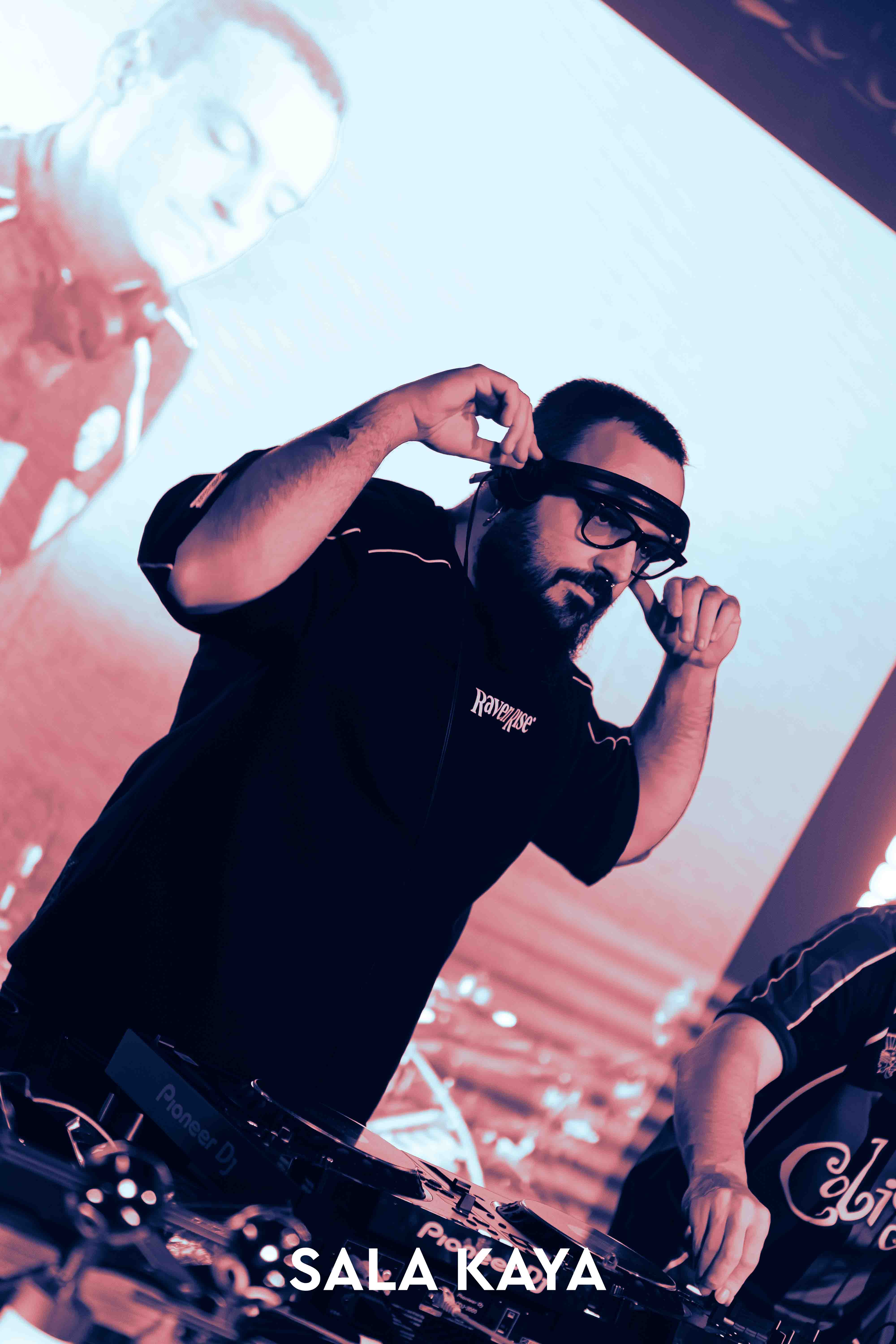 foto de público de KSTYLE Y CARLOS PEREZ