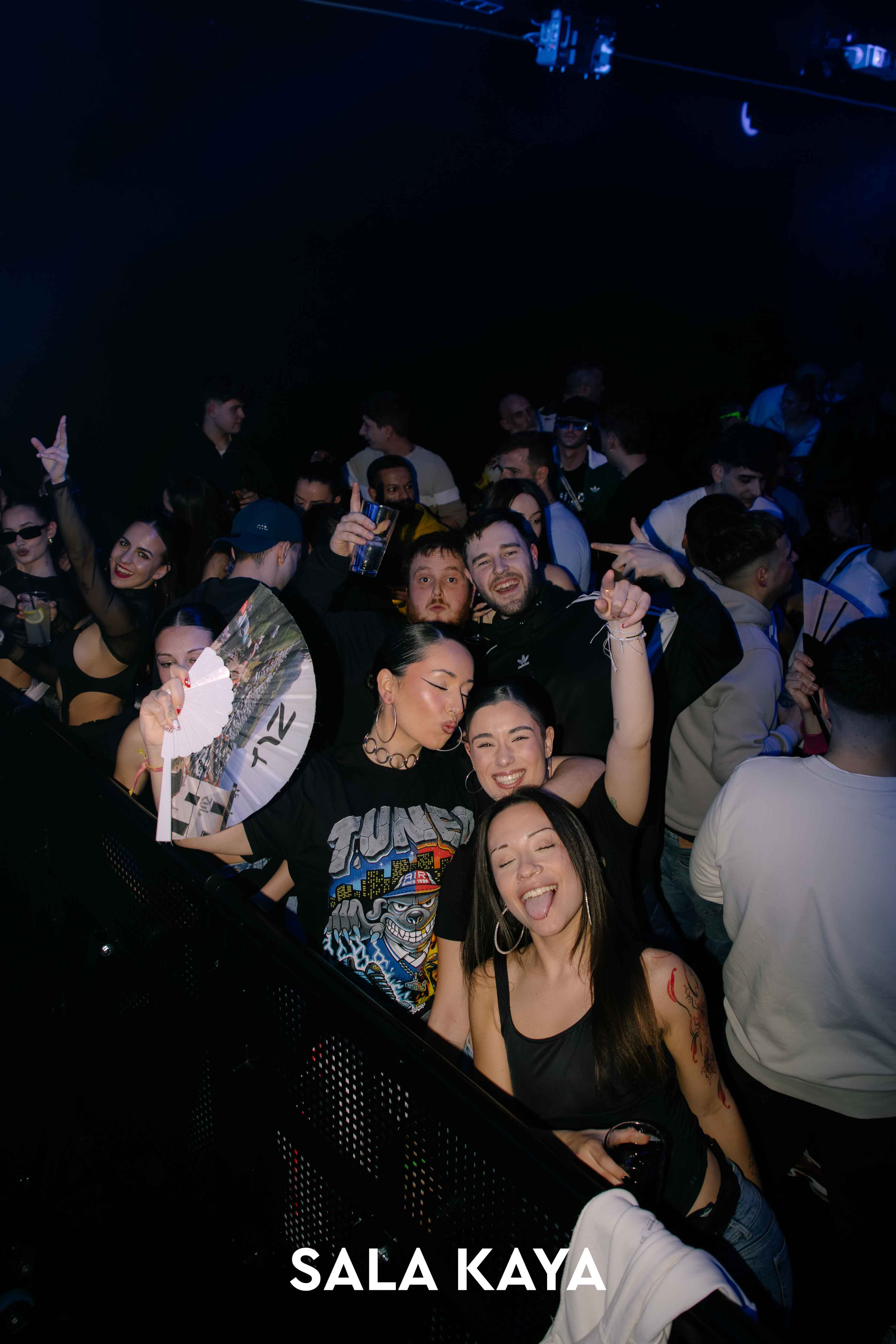 foto de público de KSTYLE Y CARLOS PEREZ