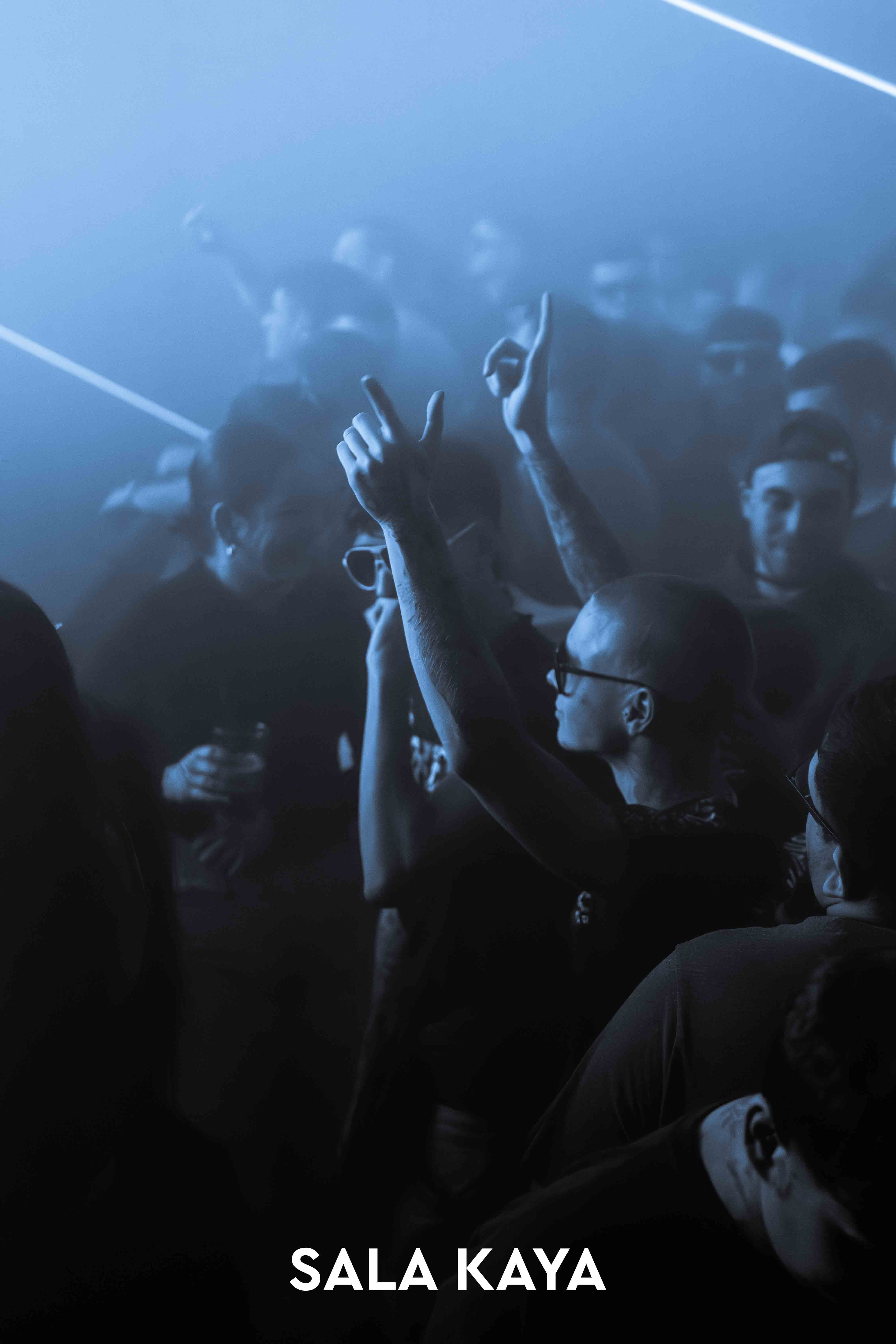 foto de público de KSTYLE Y CARLOS PEREZ