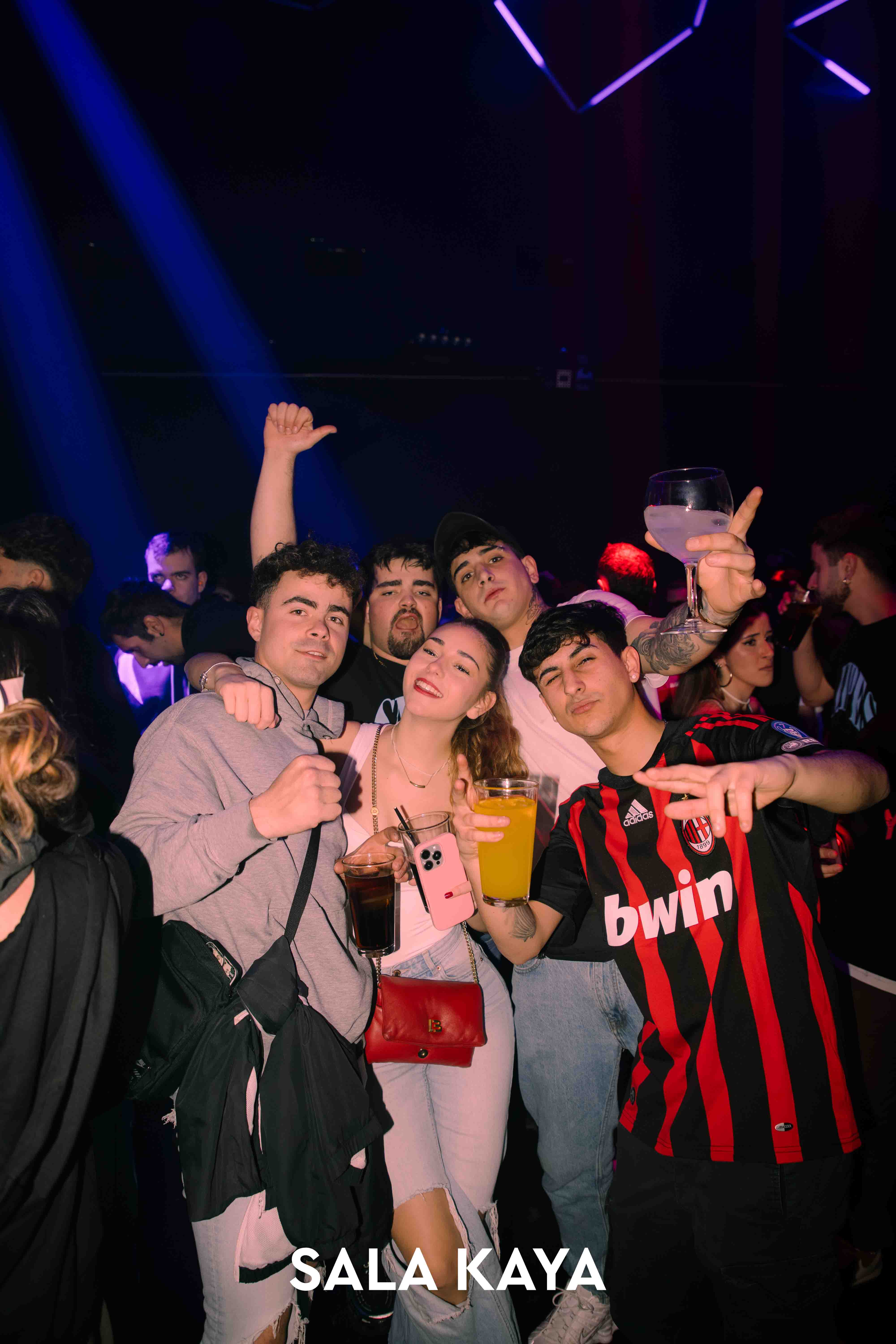 foto de público de KSTYLE Y CARLOS PEREZ