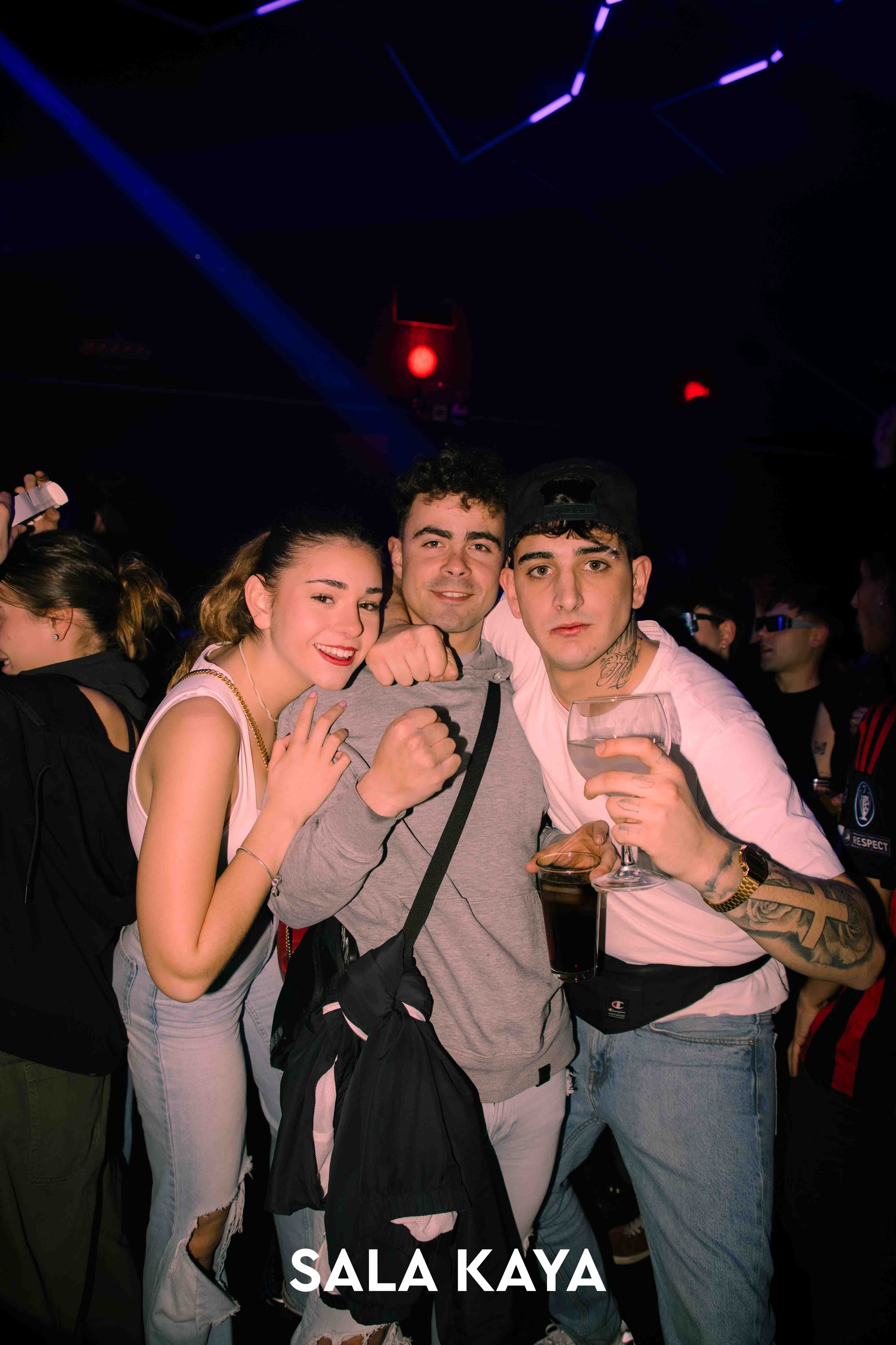 foto de público de KSTYLE Y CARLOS PEREZ